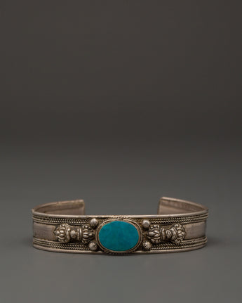 handcrafted-silver-turquoise-inlaid-bracelet