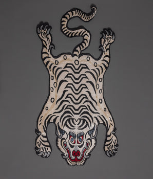 Symbolic Tiger Design Rug | Unique Handcrafted Viscose Rug for Home Décor