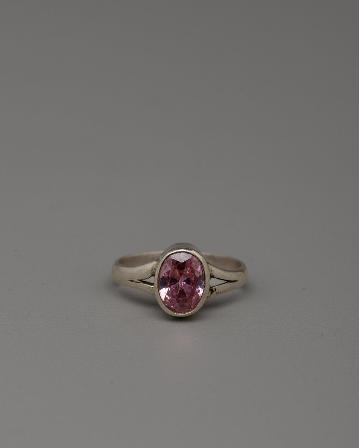 Elegant Gemstone Jewelry Ring