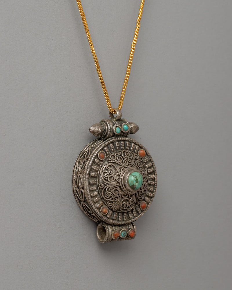 Precious Prayer Holder Ghau Box Locket | Sacred Prayer Amulet for Longevity and Positiveness