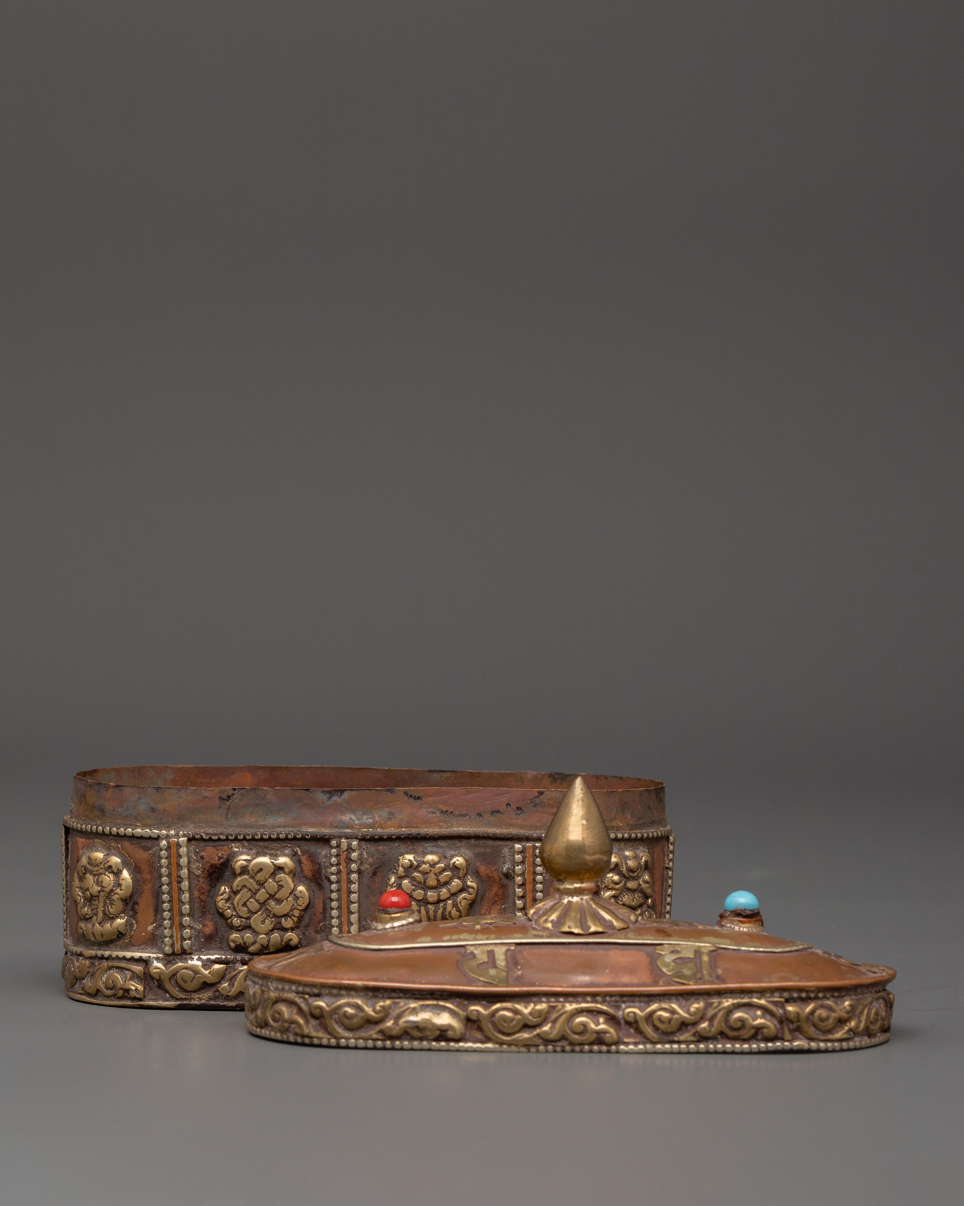 Incense Burner with Floral Carvings | Purification and Tranquility Symbol