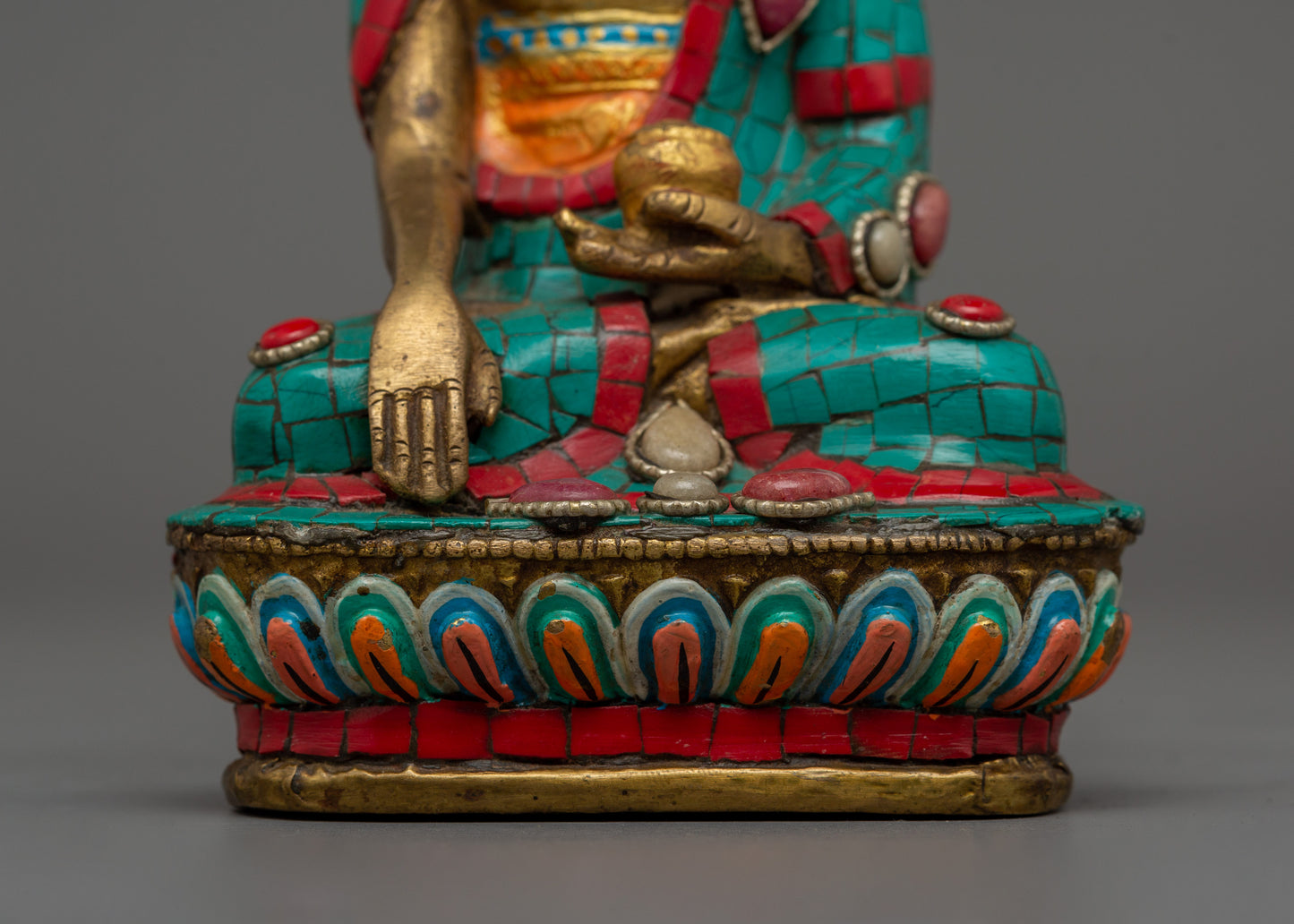 Tranquil Shakyamuni Buddha Statue | A Symbol of Enlightenment