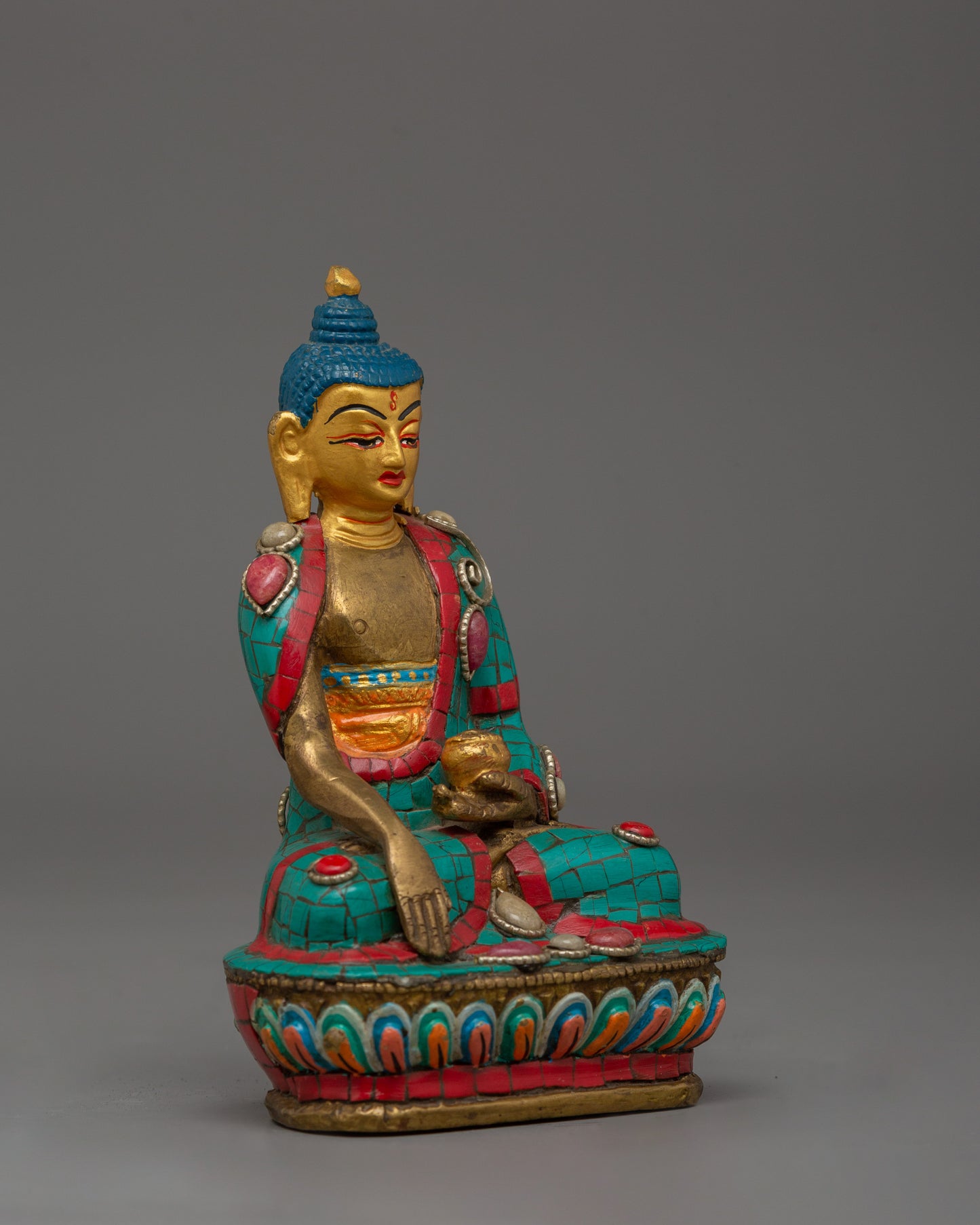 Tranquil Shakyamuni Buddha Statue | A Symbol of Enlightenment