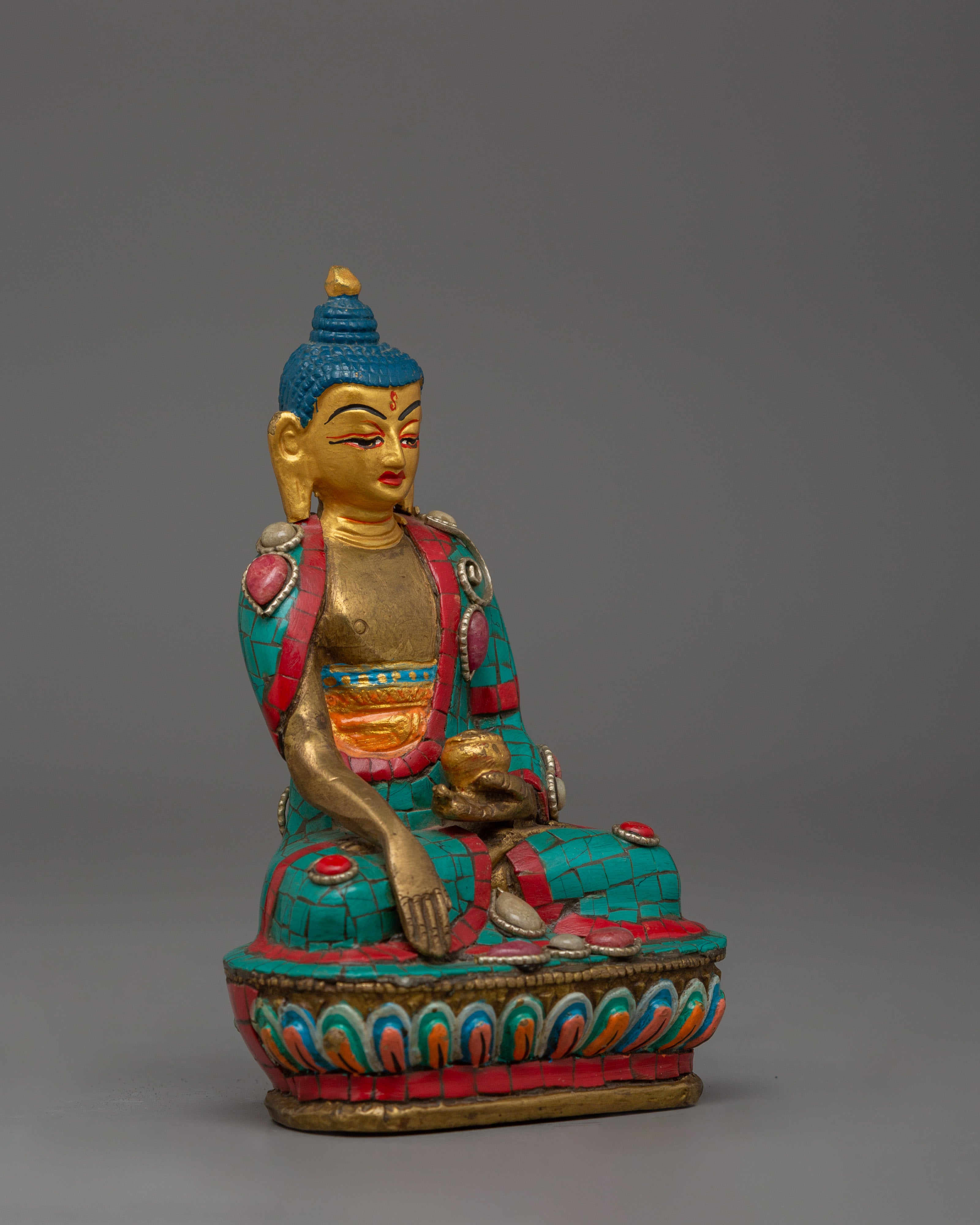 Tranquil Shakyamuni Buddha Statue | A Symbol of Enlightenment