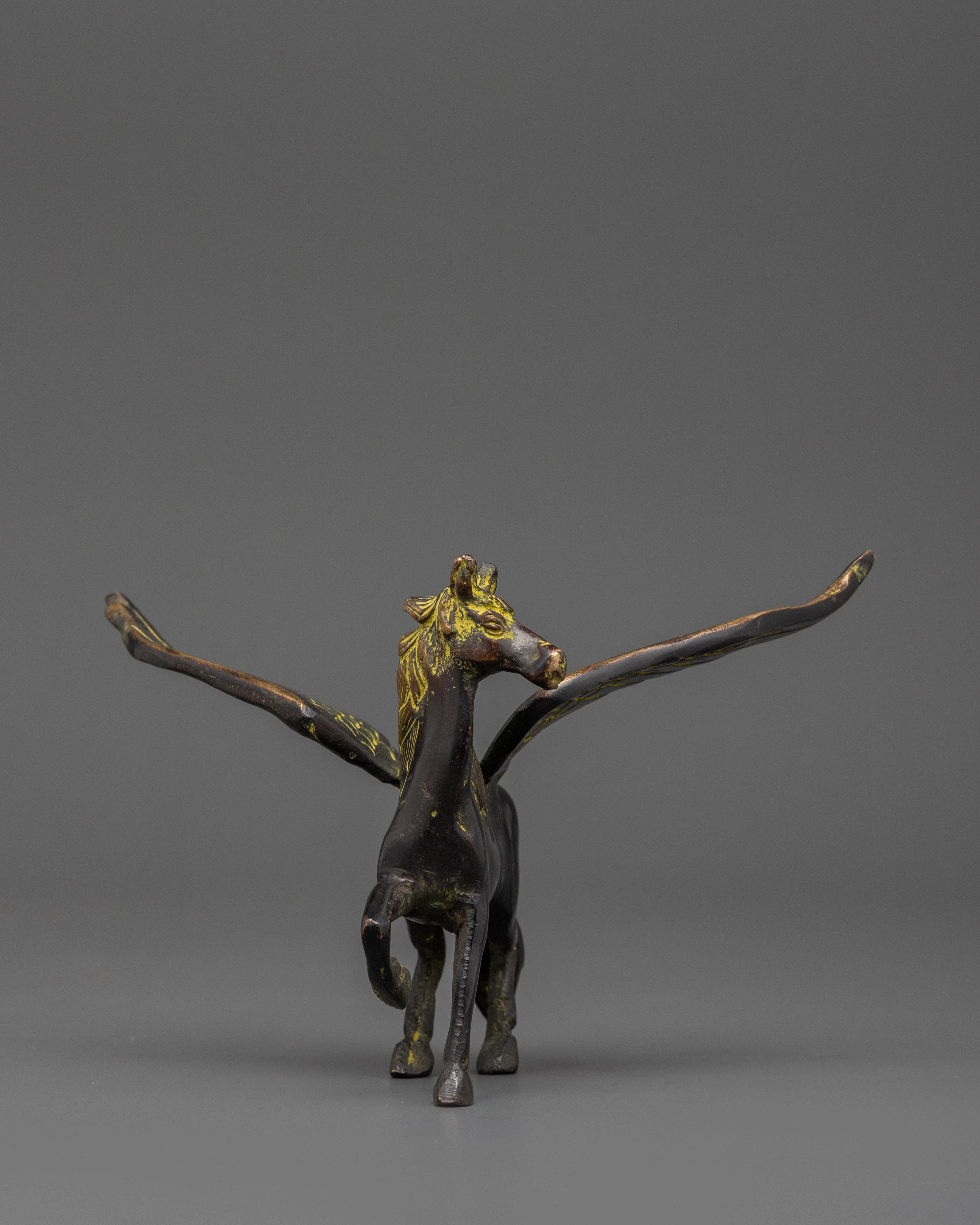 ]Decorative Horse Sculpture