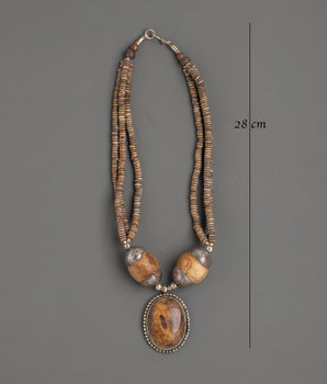 Necklace with Artificial Stones | A Stylish Must-Have Accessory