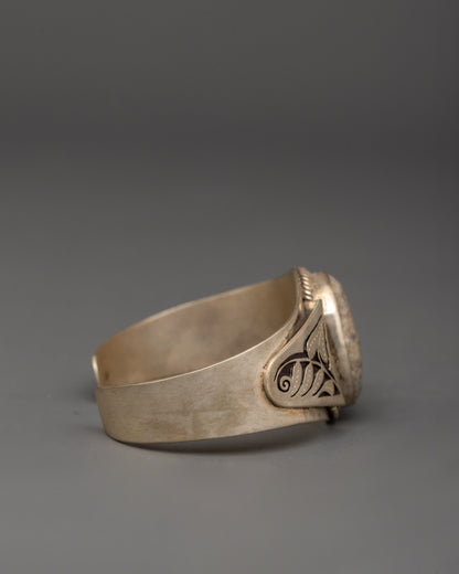 Bracelet with Leaf Pattern Carved | A Wearable Emblem of Serenity & Style