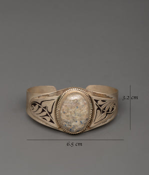 Bracelet with Leaf Pattern Carved | A Wearable Emblem of Serenity & Style