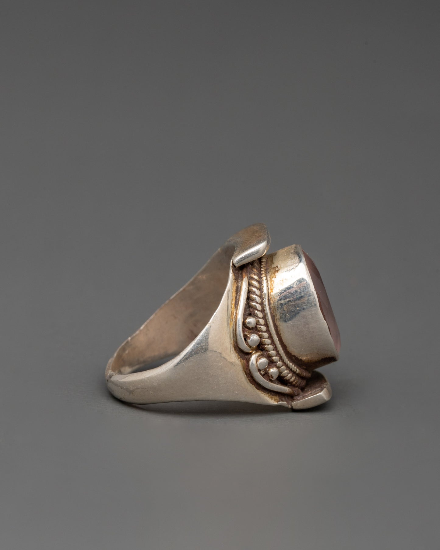 Elegant Sterling Silver Ring | Handcarved Craft