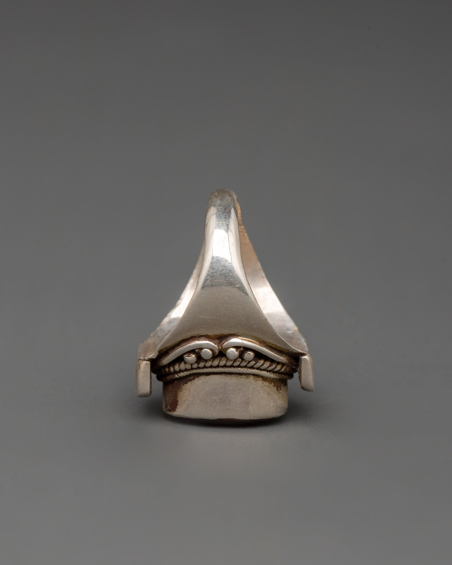 Elegant Sterling Silver Ring | Handcarved Craft