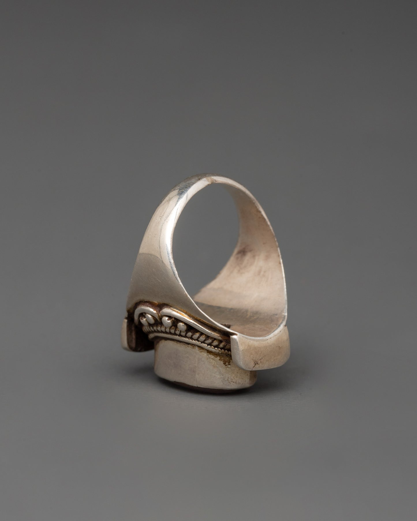 Elegant Sterling Silver Ring | Handcarved Craft