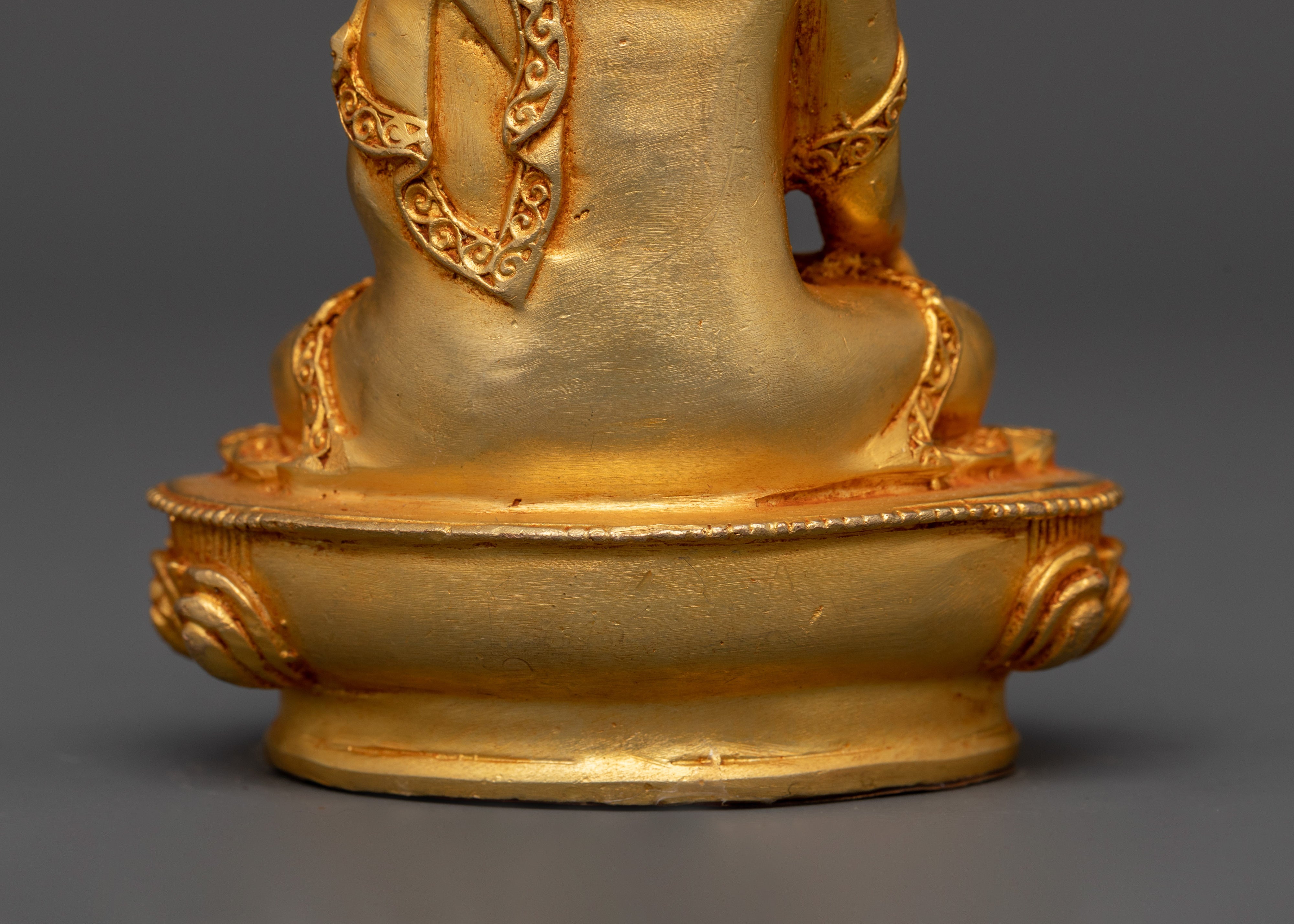 Shakyamuni Buddha Statue in Gold-Plated Copper | Buddhist Altar Decor