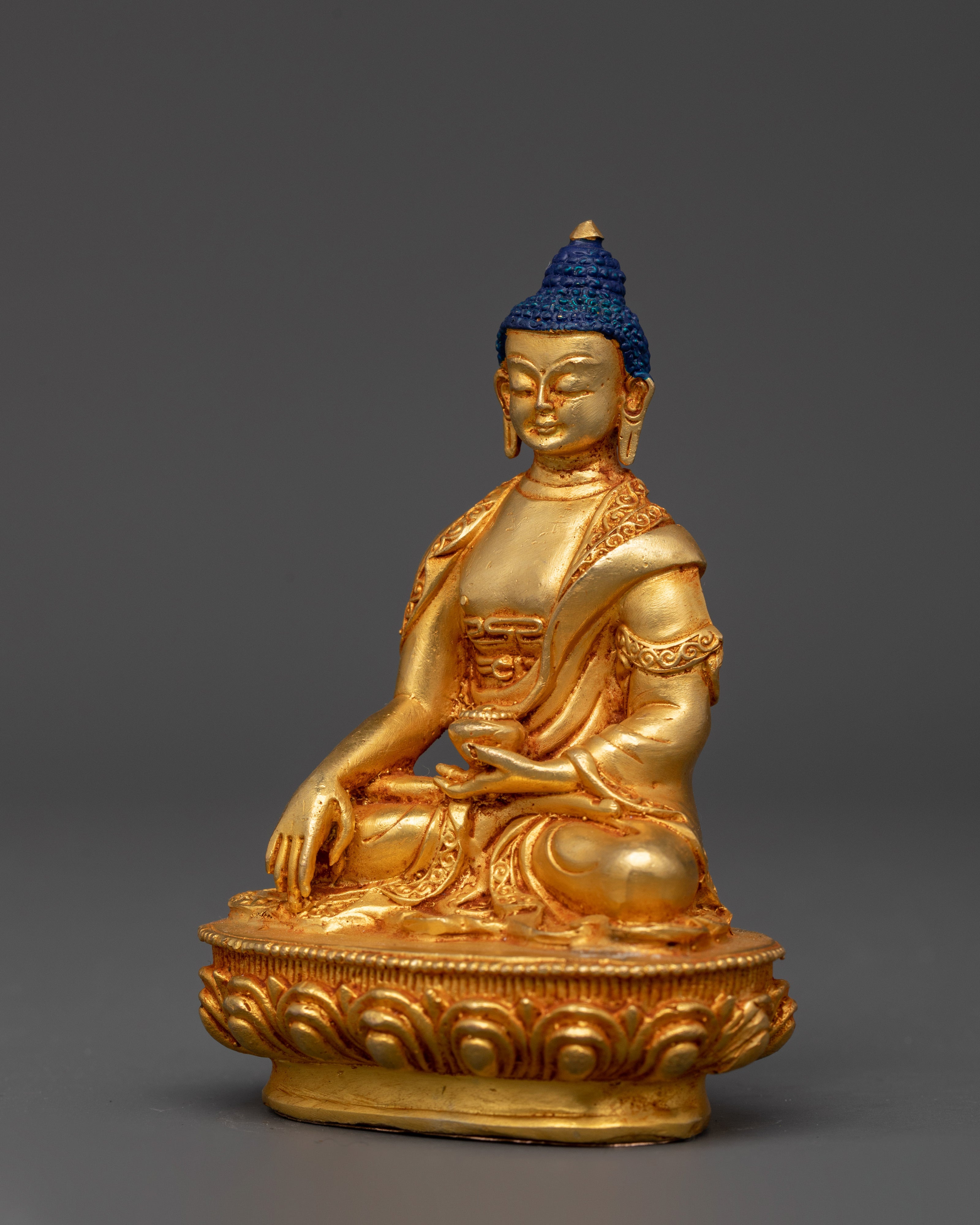 Shakyamuni Buddha Statue in Gold-Plated Copper | Buddhist Altar Decor