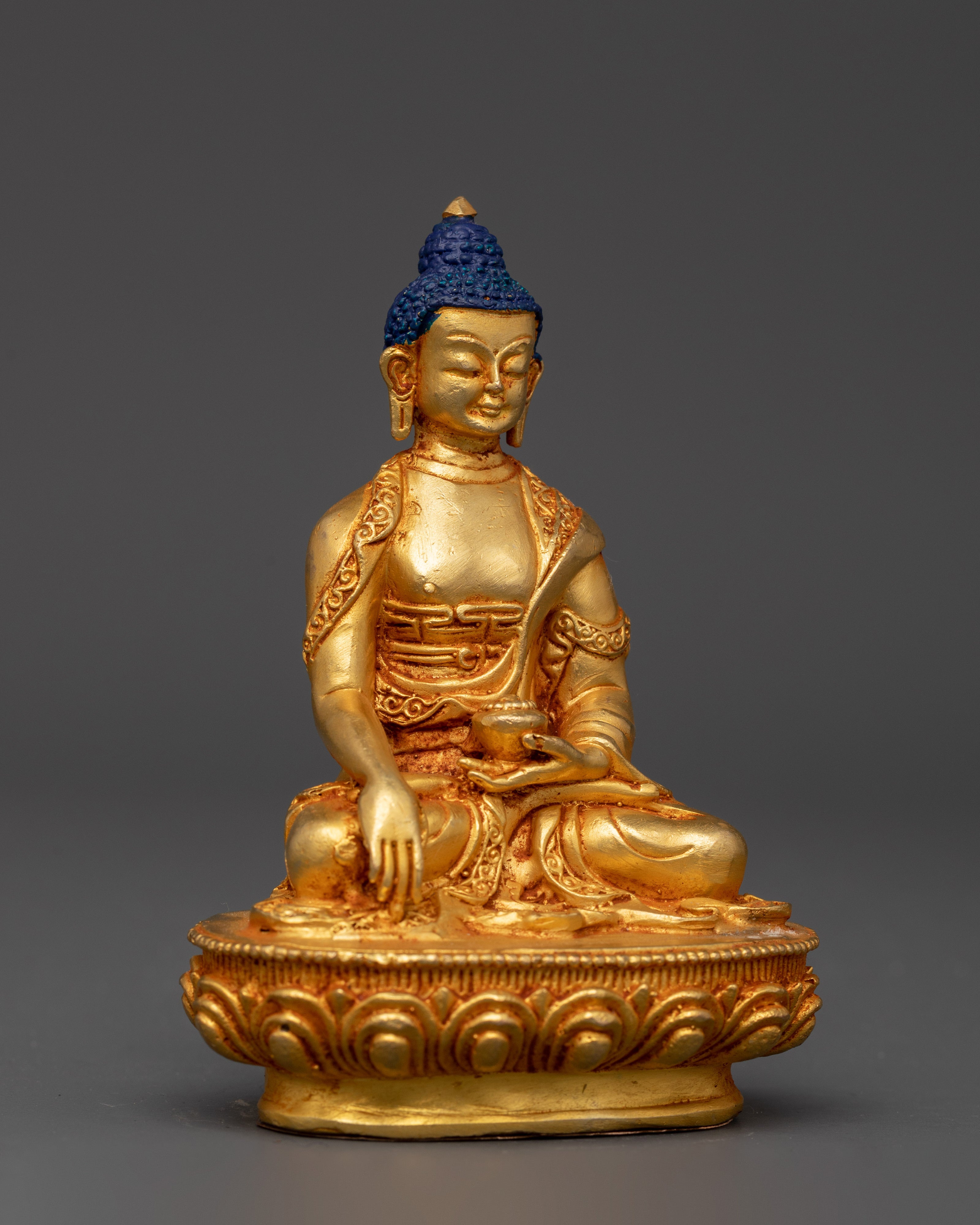 Shakyamuni Buddha Statue in Gold-Plated Copper | Buddhist Altar Decor