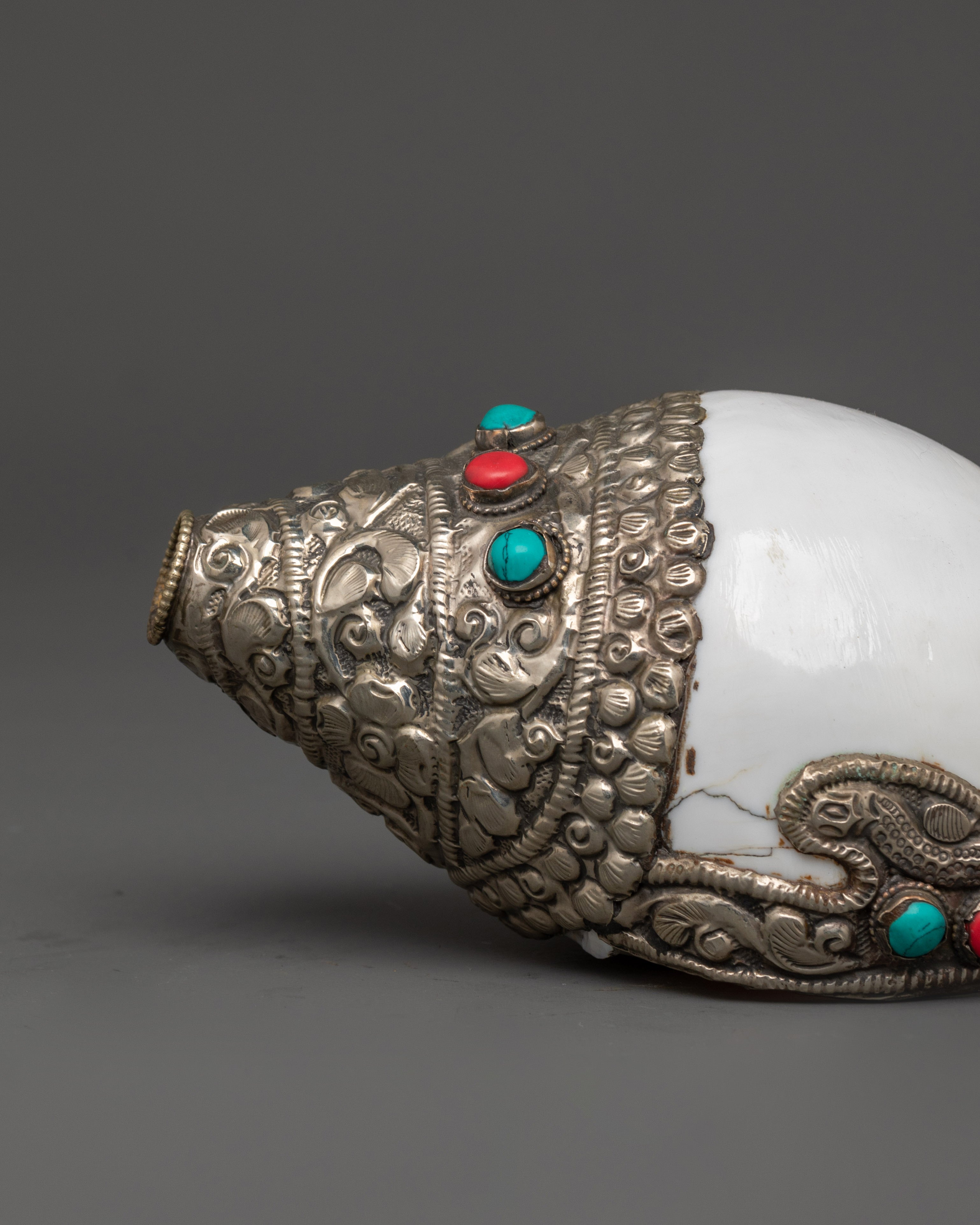 Tibetan Sacred Ritual Item Conch Shell | Handcrafted Shankha for Rituals and Ceremonies