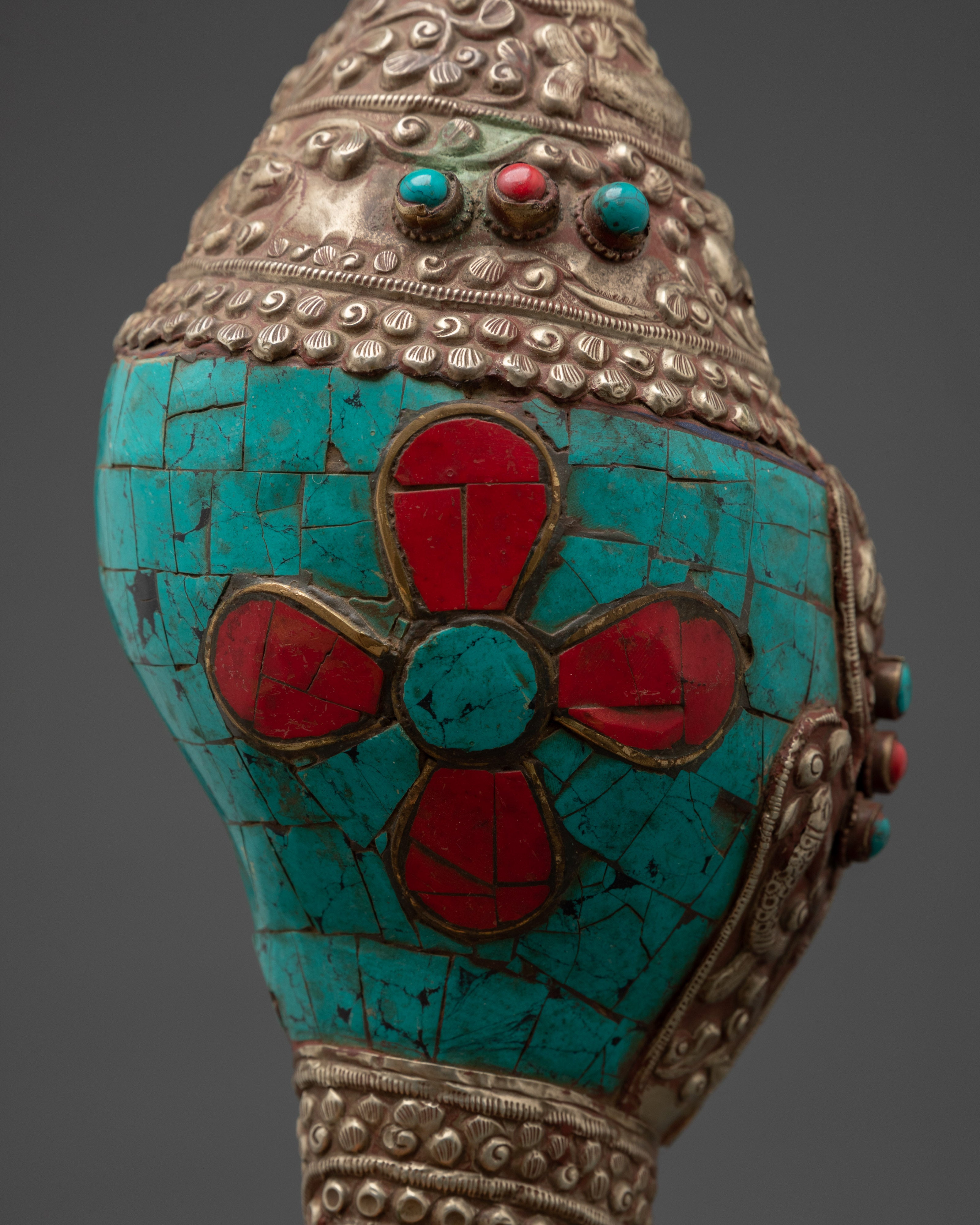Ritual conch | Handcrafted Shankha for Puja