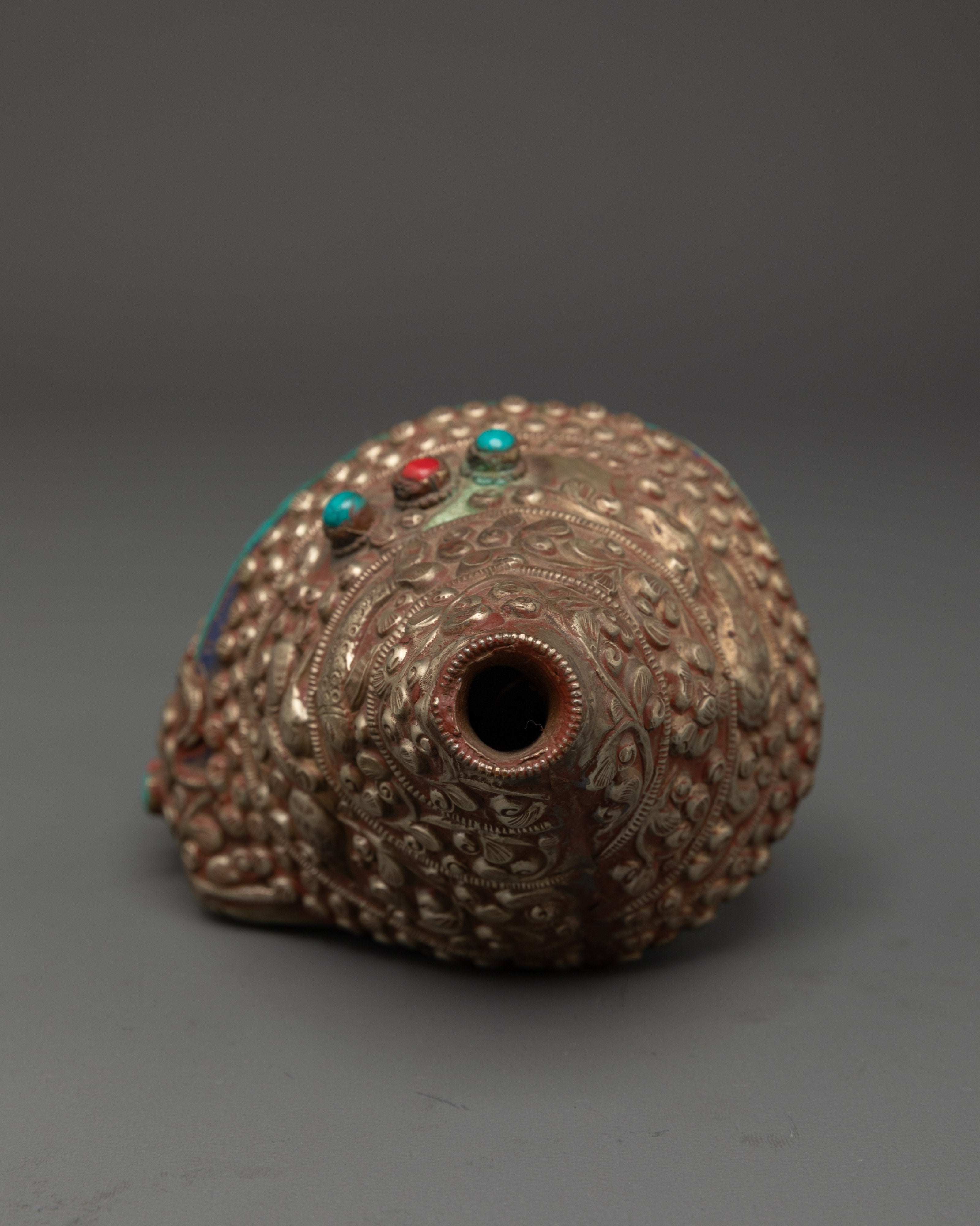 Ritual conch | Handcrafted Shankha for Puja