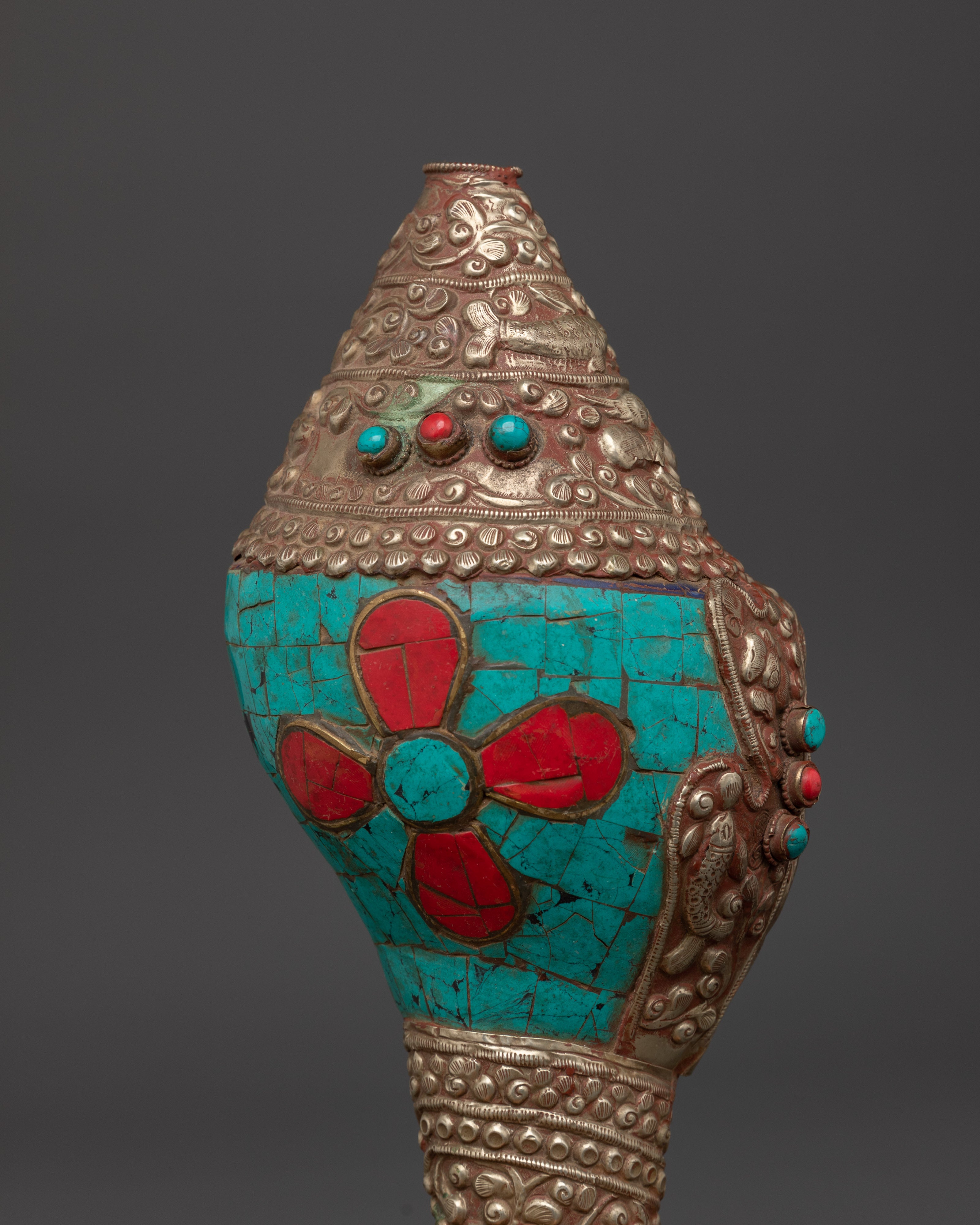 Ritual conch | Handcrafted Shankha for Puja