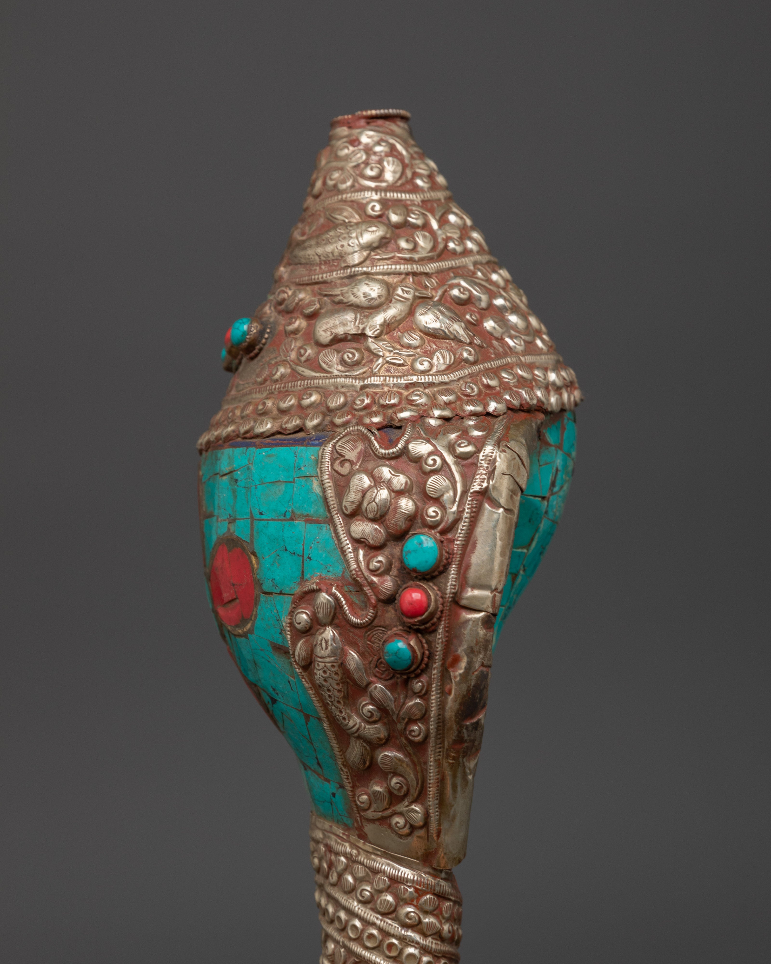Ritual conch | Handcrafted Shankha for Puja