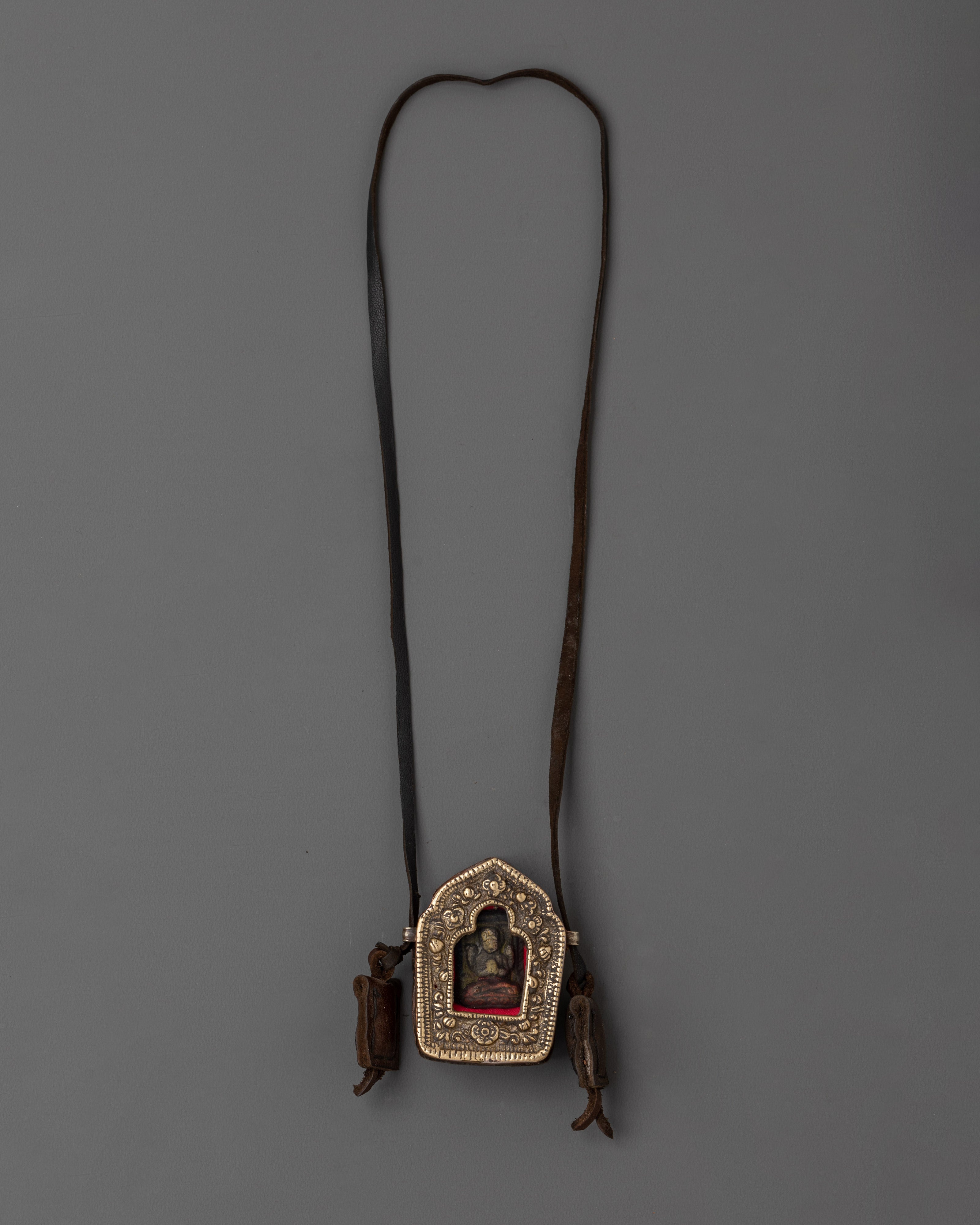 Chenrezig Ghau Box Locket | Silver Plated Copper Tibetan Artwork