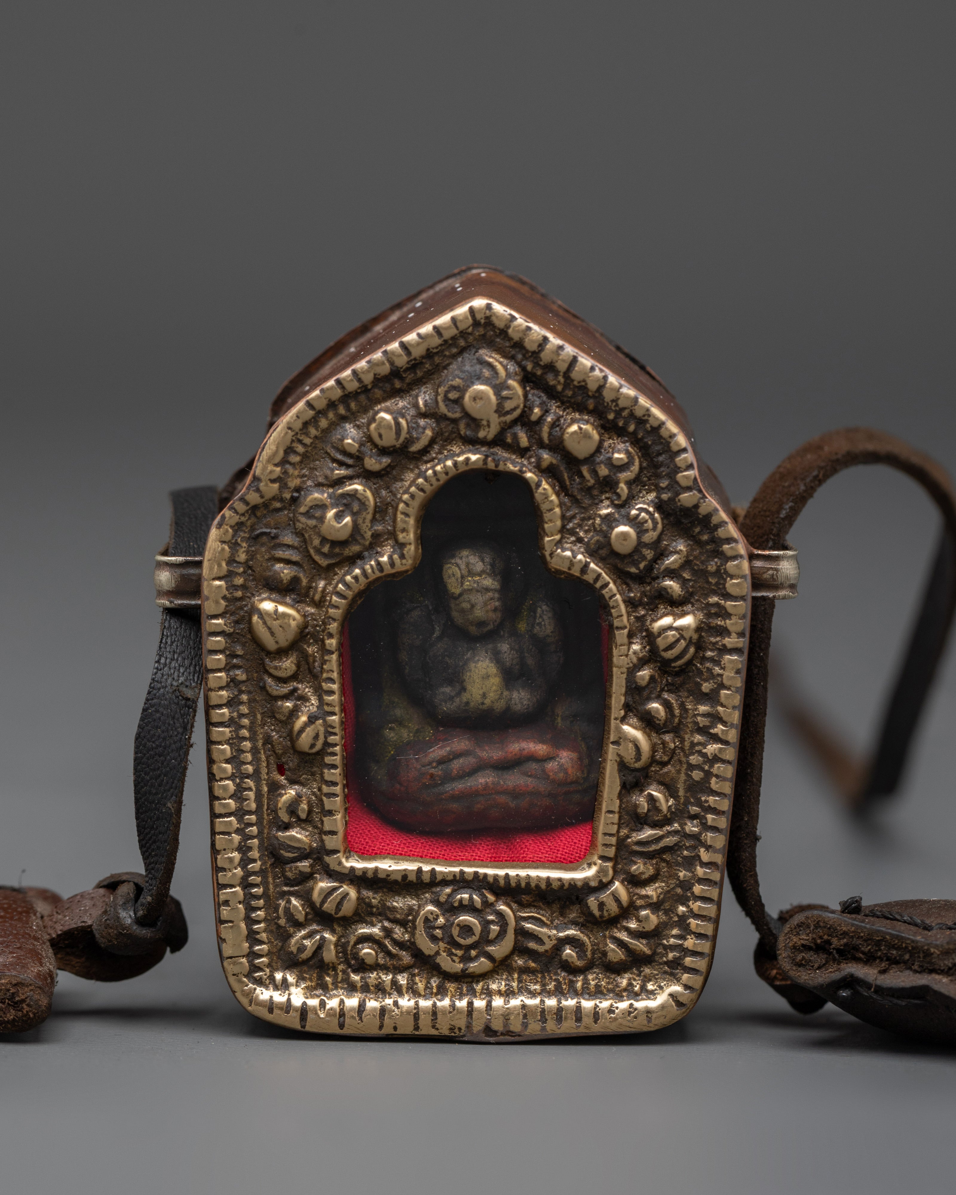 Chenrezig Ghau Box Locket | Silver Plated Copper Tibetan Artwork