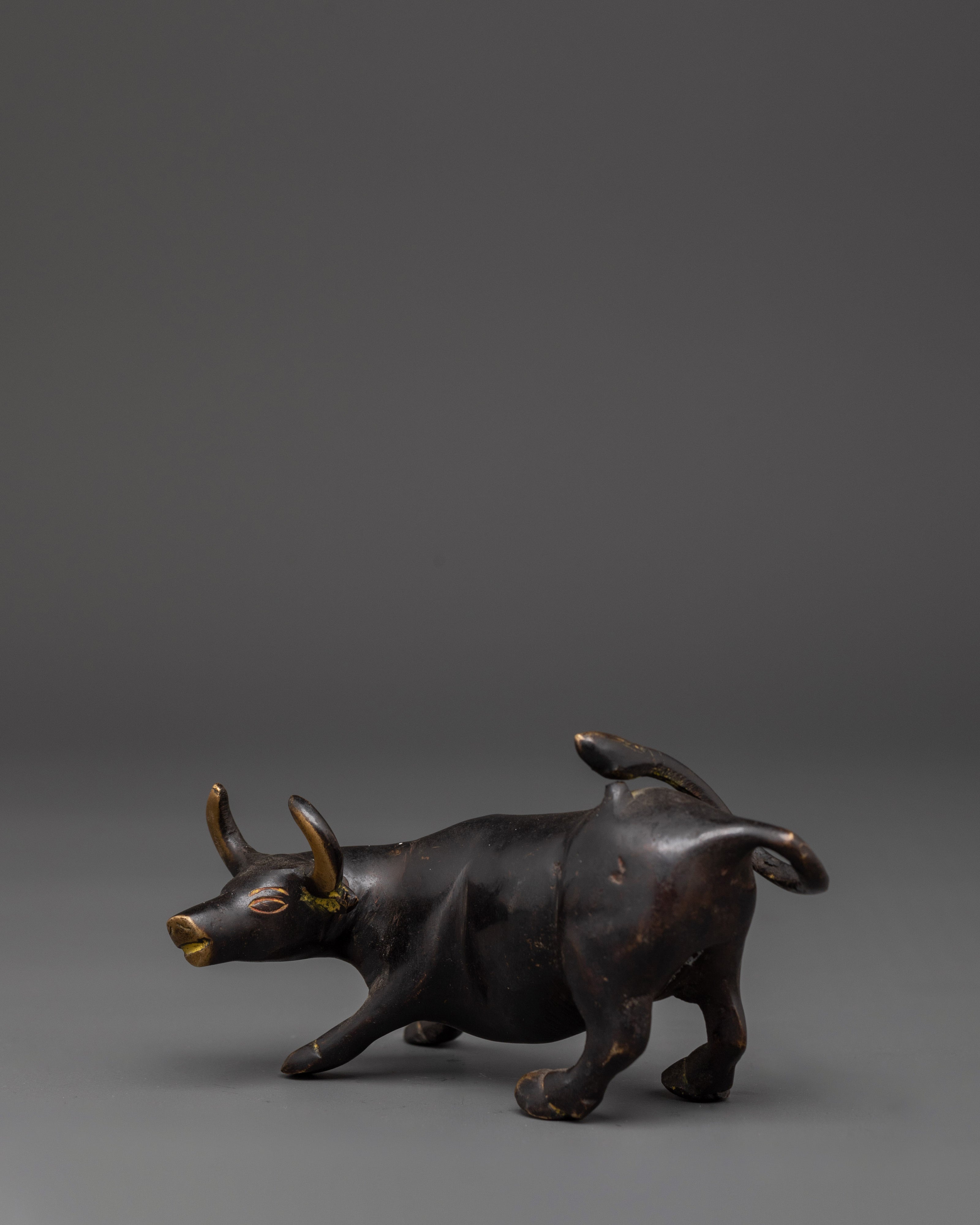 Bull Sculpture for Decor | Symbol of Strength