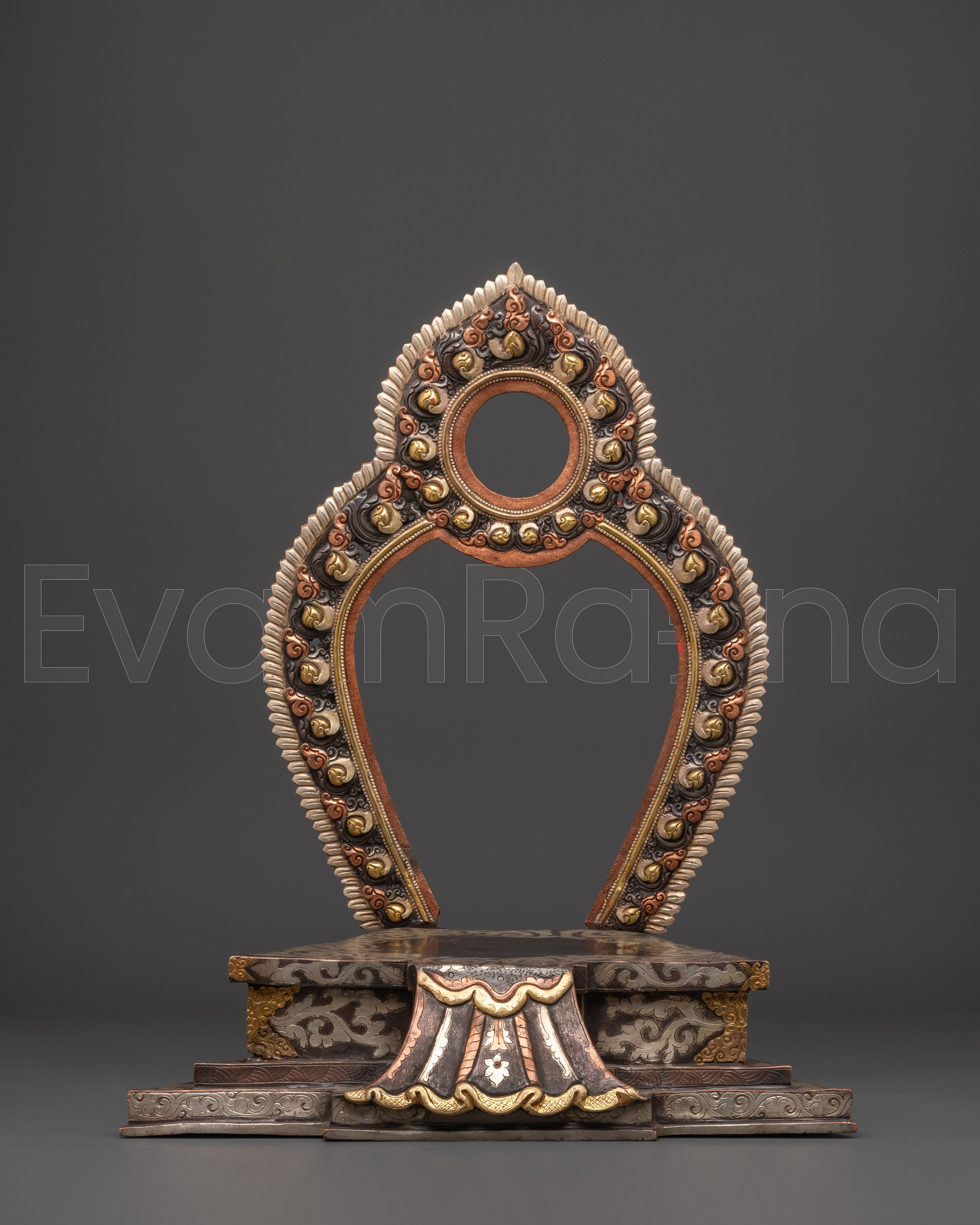  Throne 