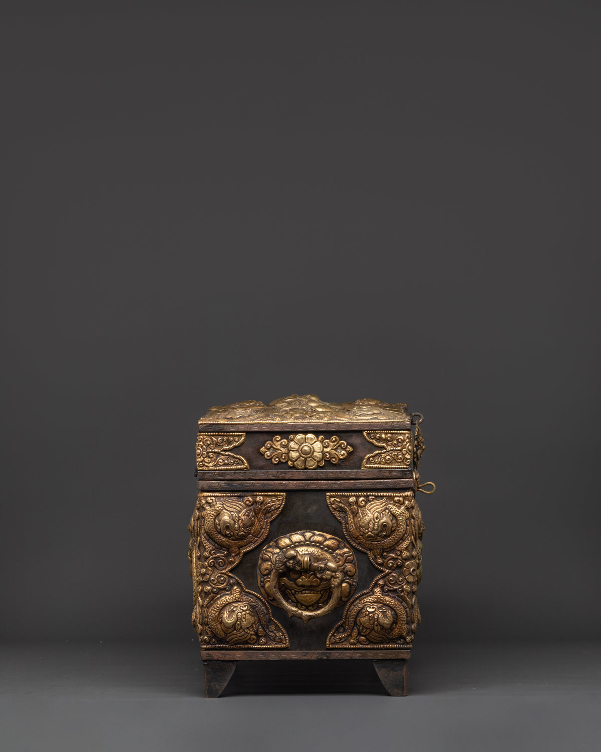 Buddhist Meditation Treasure Box | Spiritual Altar Storage Chest for Rituals & Offerings