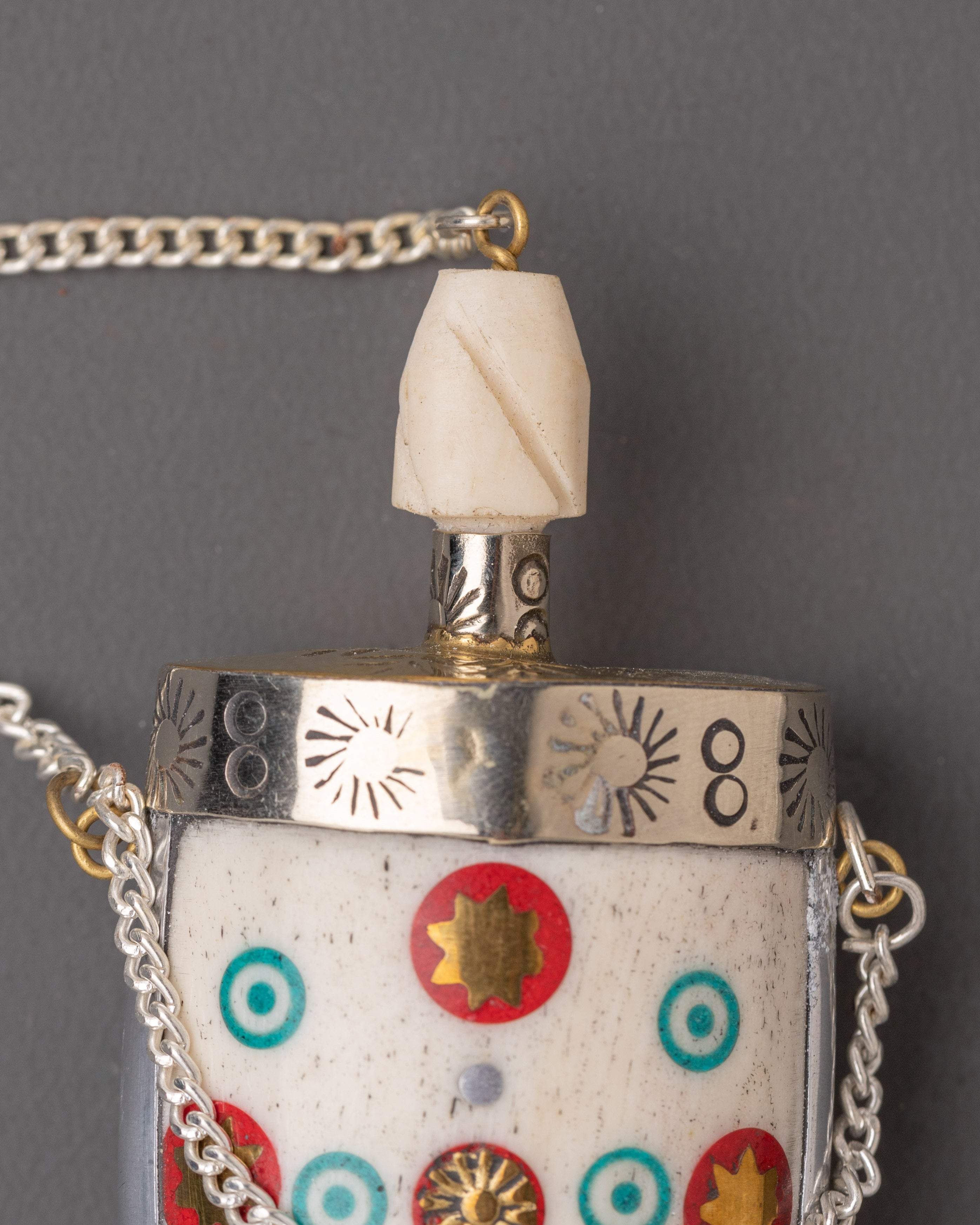 Unique Tibetan Snuff Bottle | Exquisite Bird Motif Symbolizing Peace and Wisdom