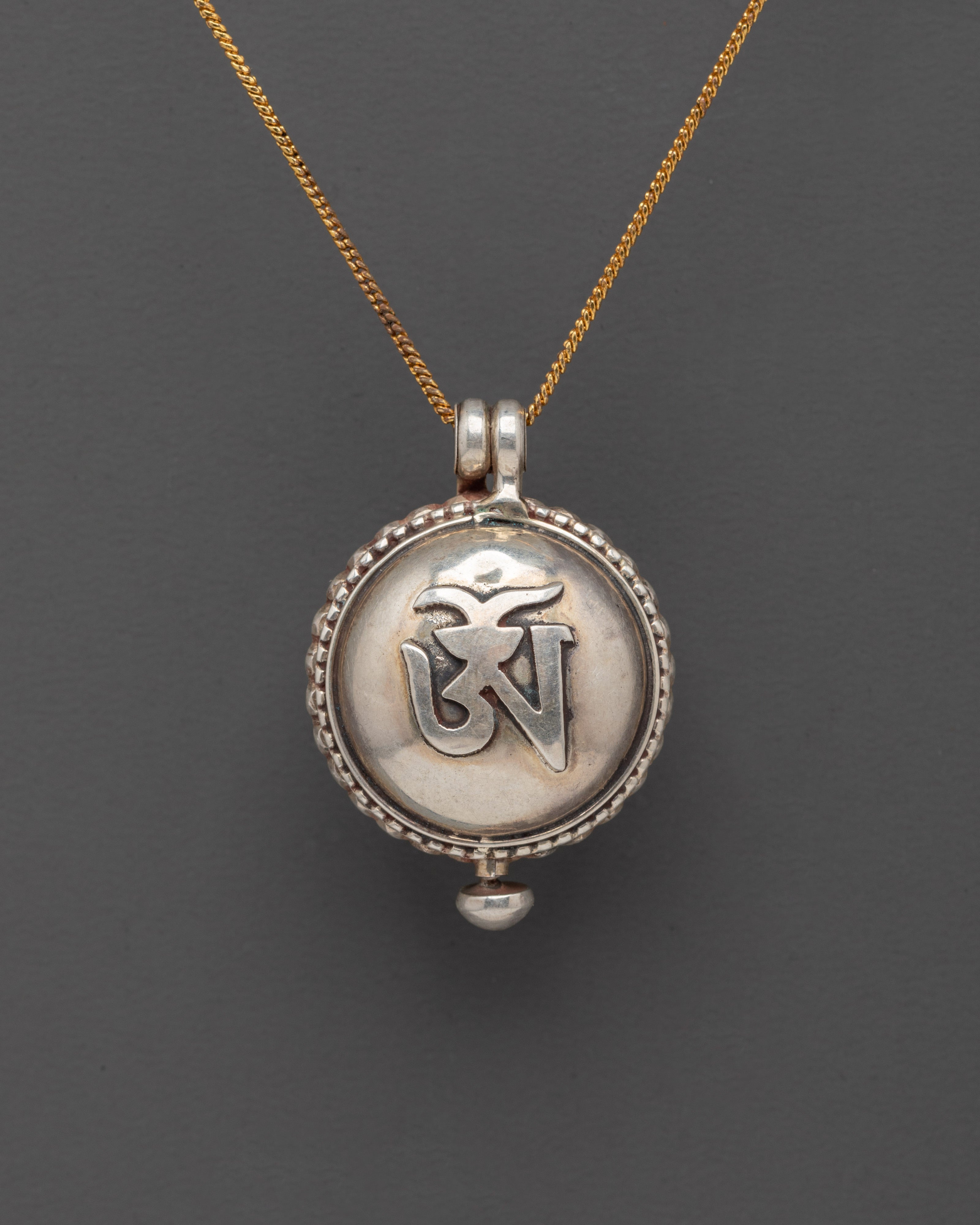 Buddhist Prayer Box Necklace | Nec16983ENRGhauboxlocketklace with Coral Inlay