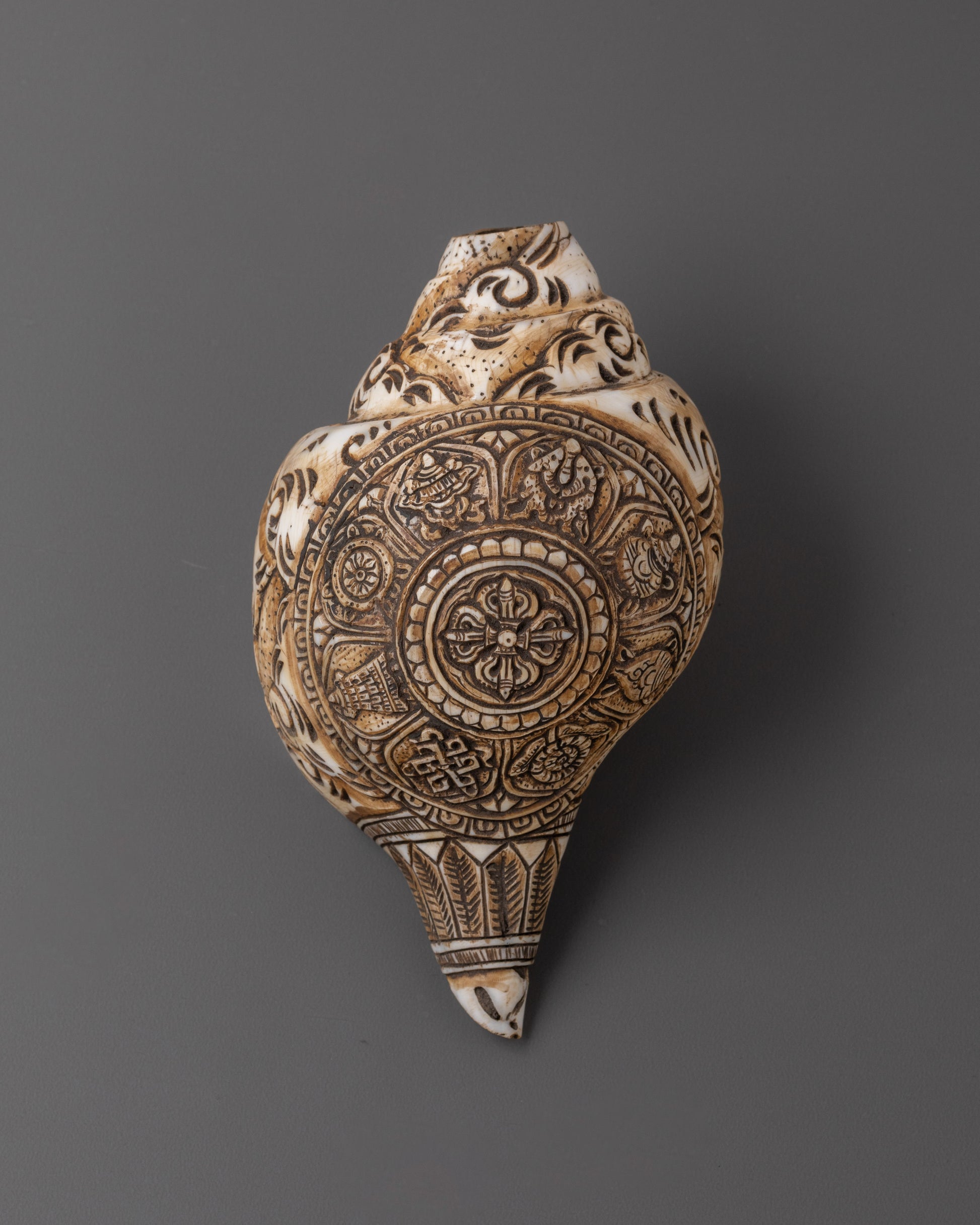 handcrafted-tibetan-conch-shell