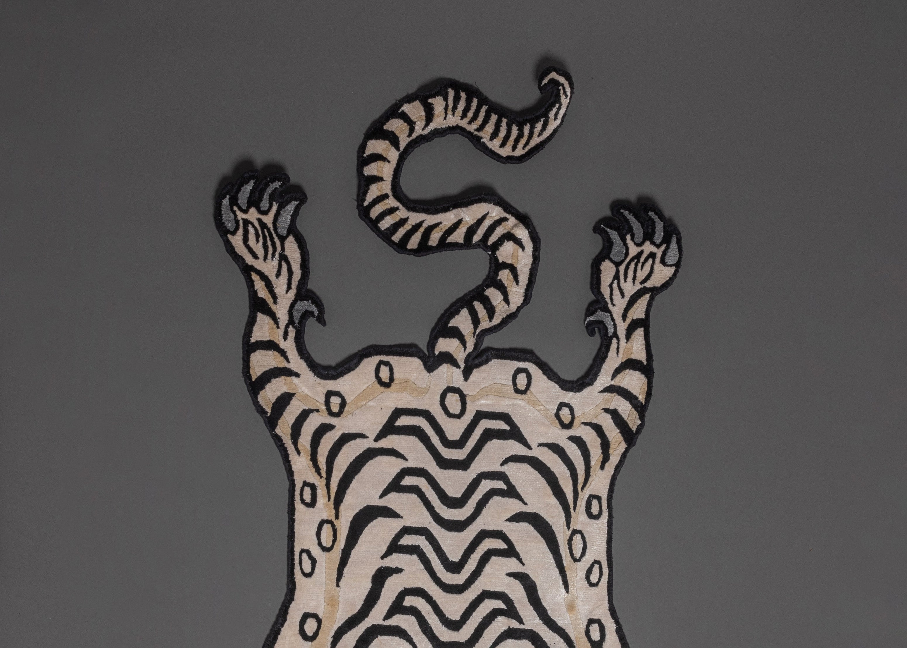 Symbolic Tiger Design Rug | Unique Handcrafted Viscose Rug for Home Décor