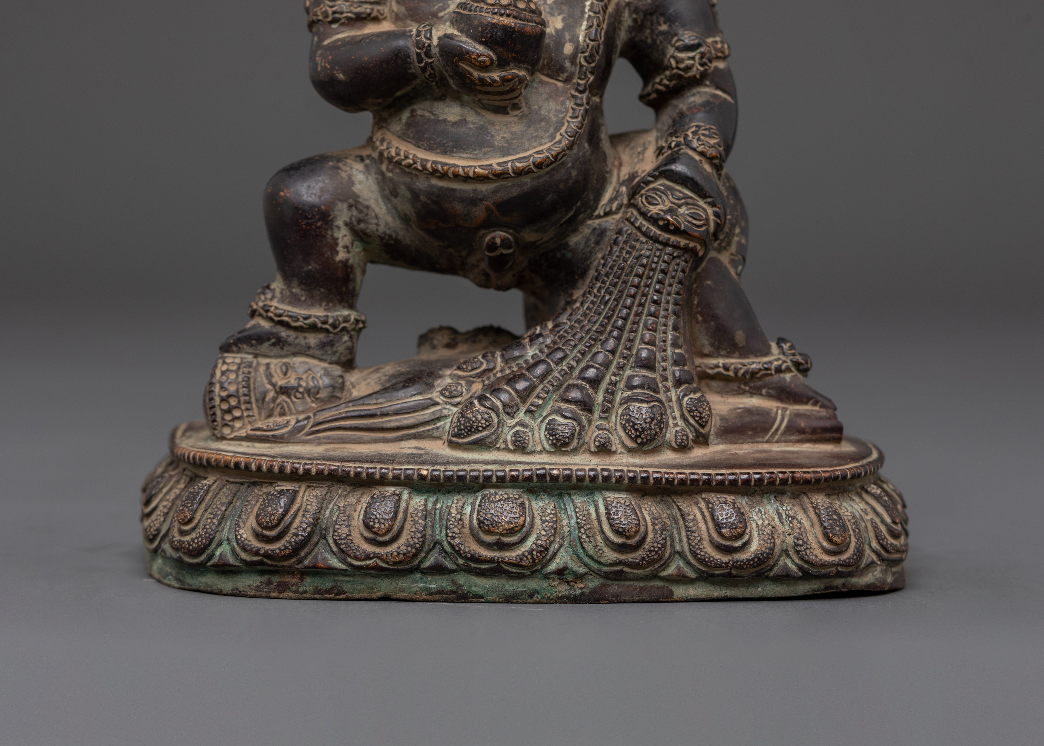 Sacred Black Dzambhala Statue | Tibetan Wealth Deity