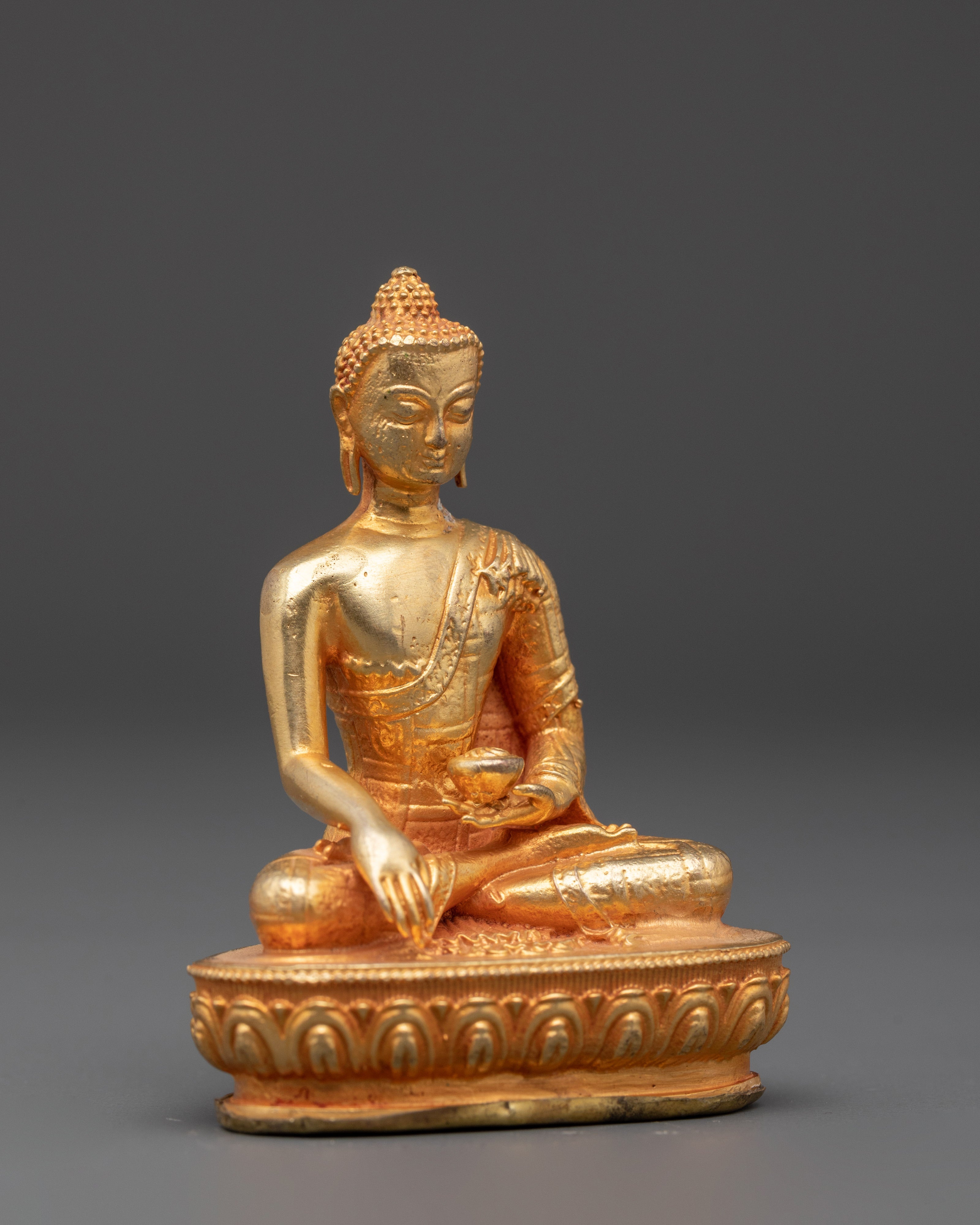 Spiritual Buddha Shakyamuni Statue Gold Plated Statue