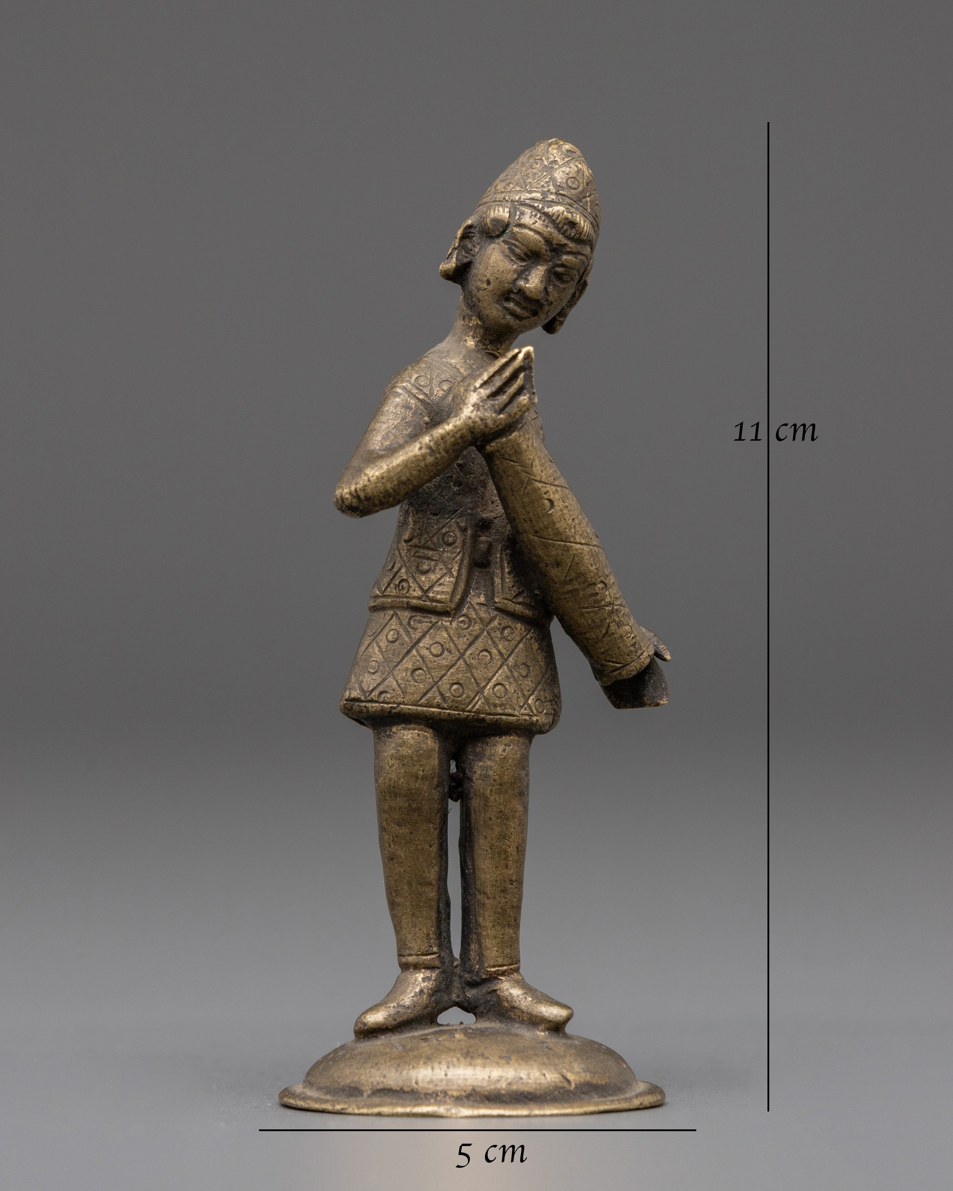 Musical Statue for Decor | Elegant Brass Figurine of Musician