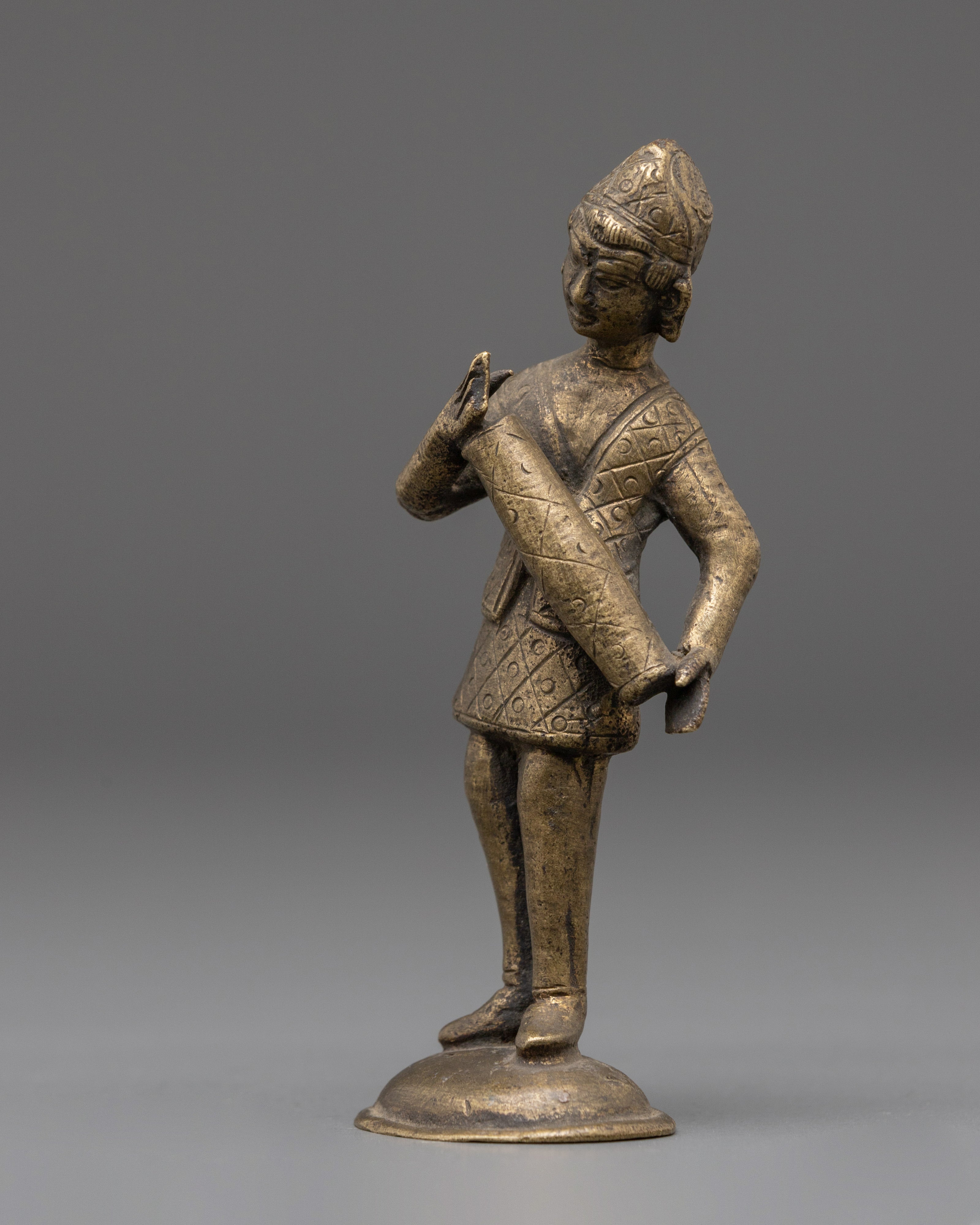 Musical Statue for Decor | Elegant Brass Figurine of Musician