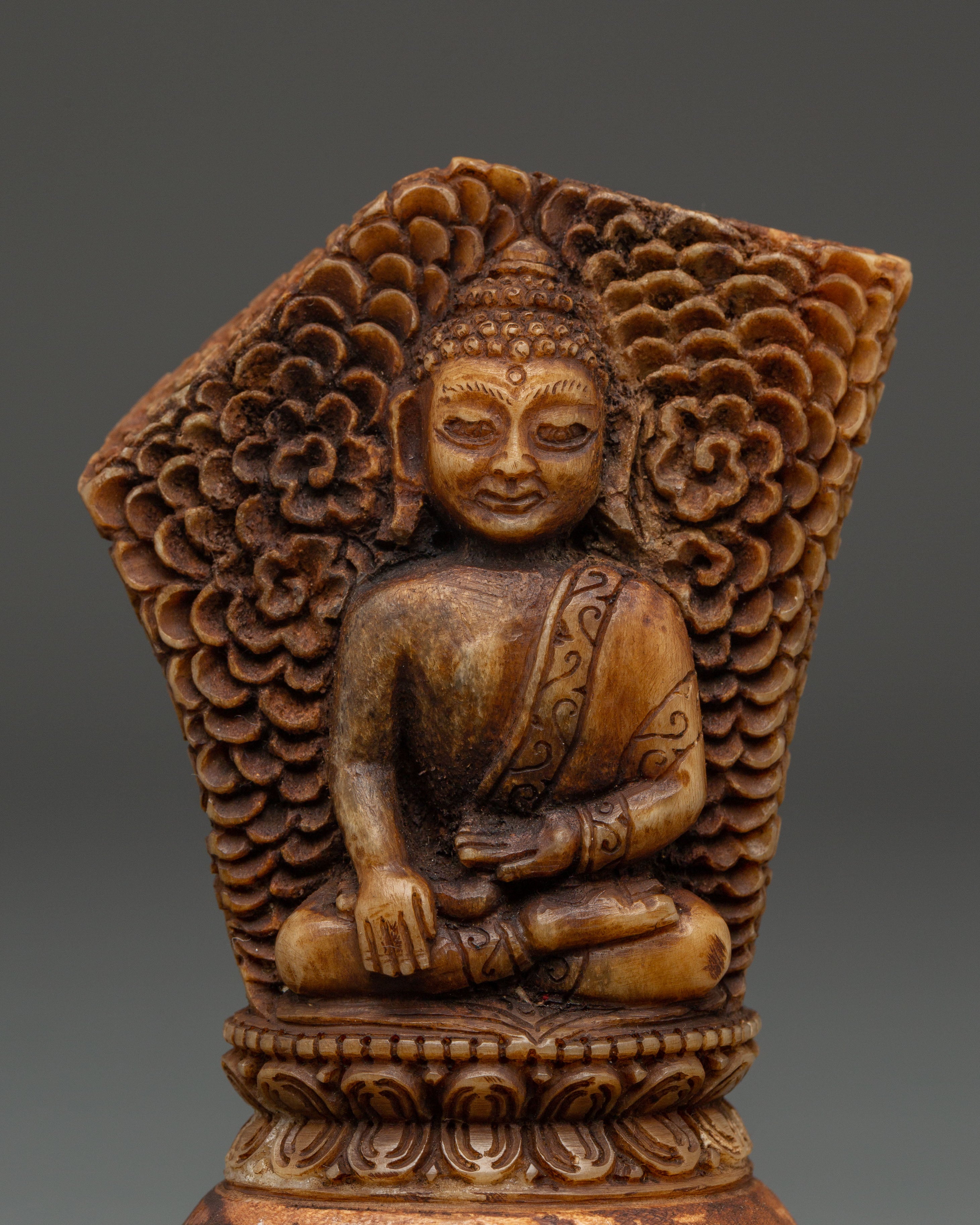 Wooden Shakyamuni Buddha Figurine | Symbol of Peace and Tranquility