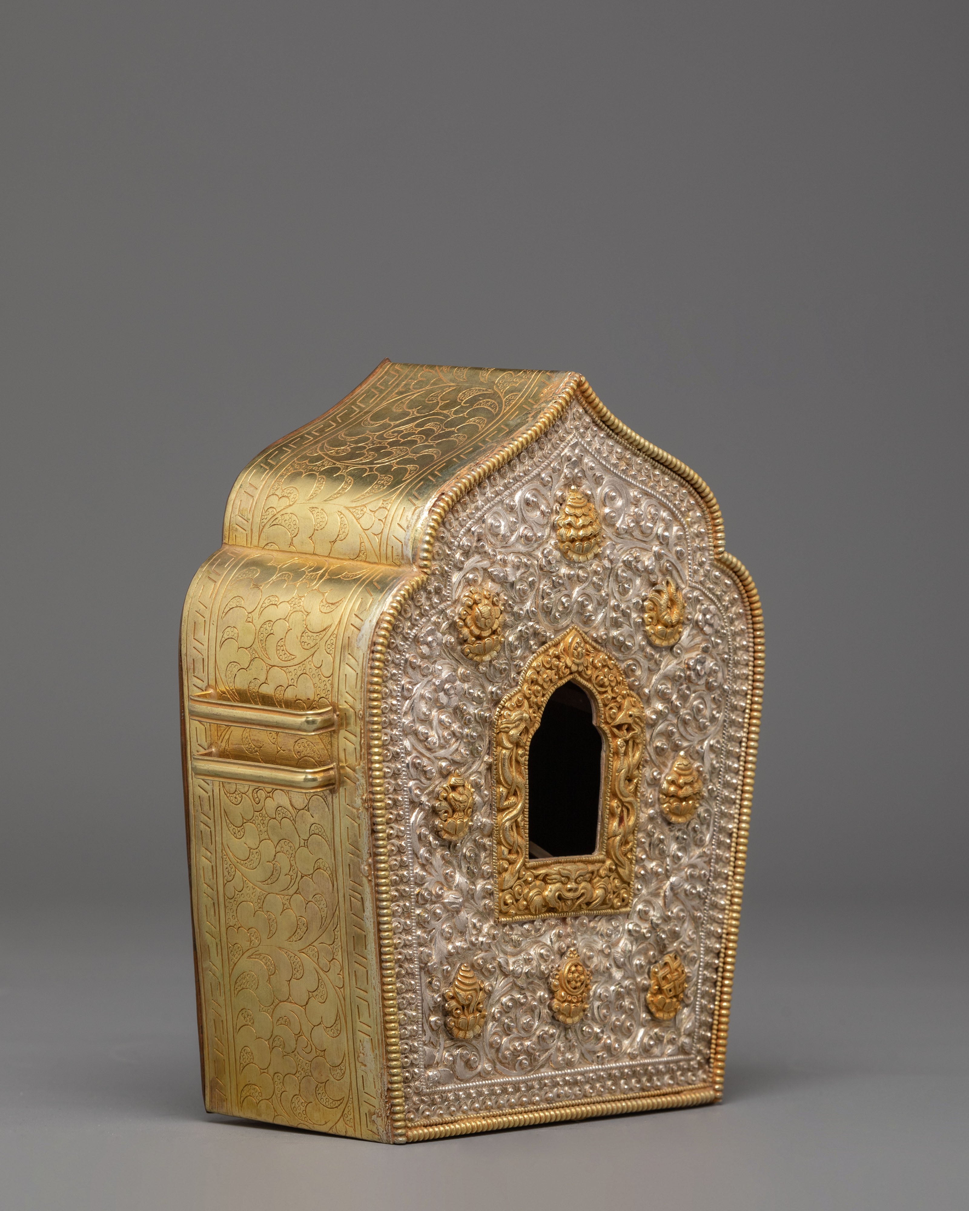 Buddhist Ghau Box: Portable Shrine