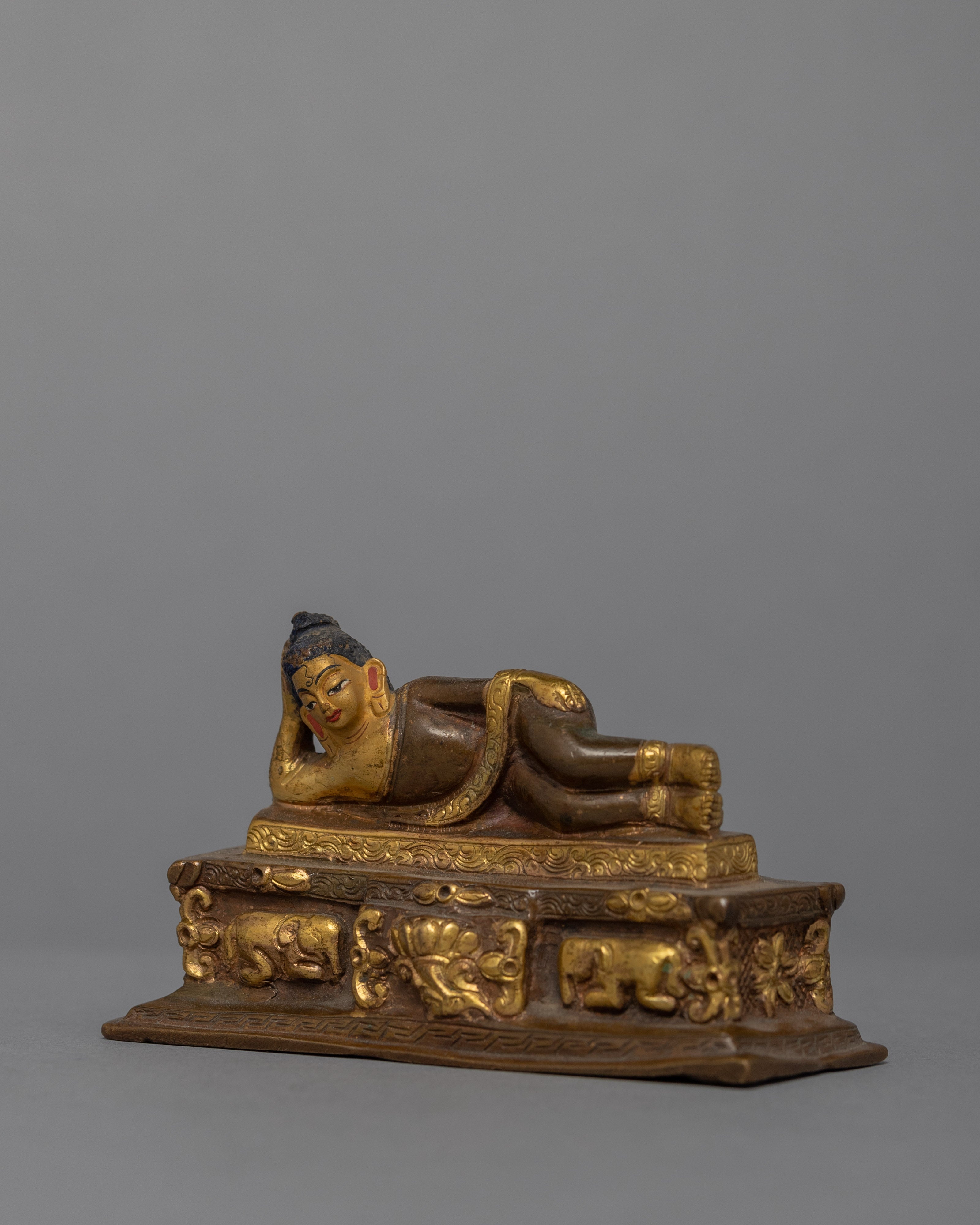 Sleeping Buddha Statue | Serenity and Contentment in Meditation