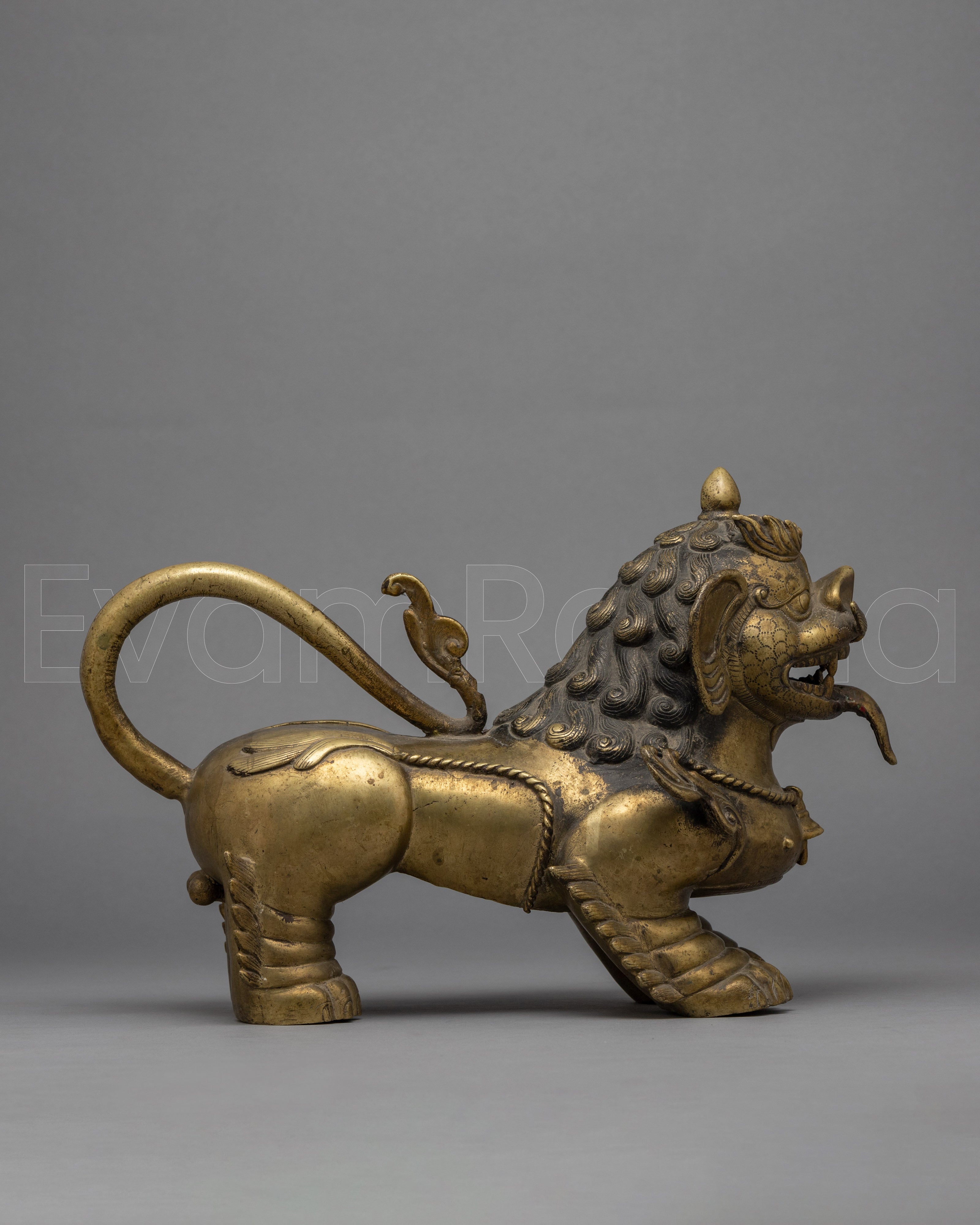  Lion Statue