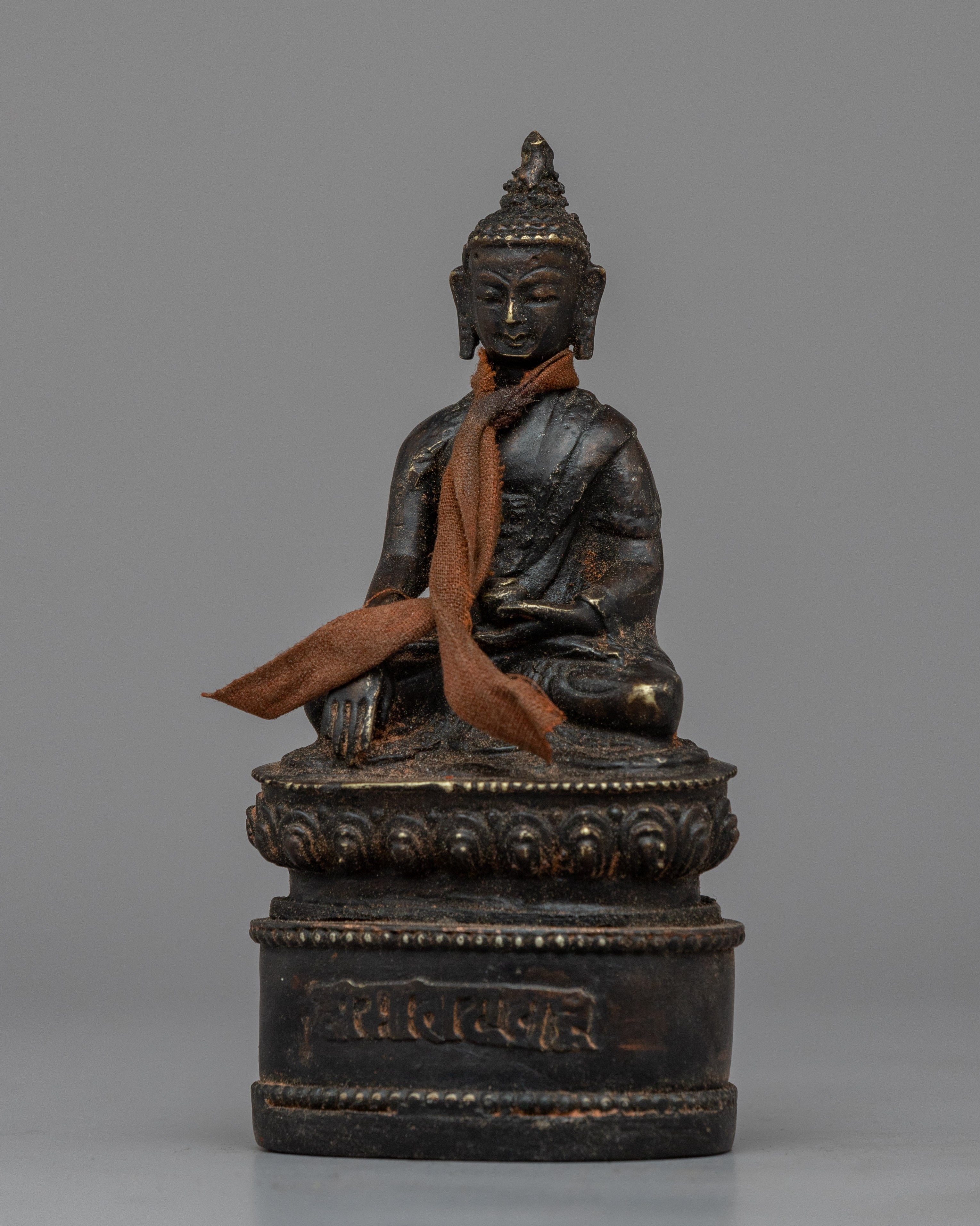 Buddha Shakyamuni Sculpture | Serene Art for Spiritual Reflection