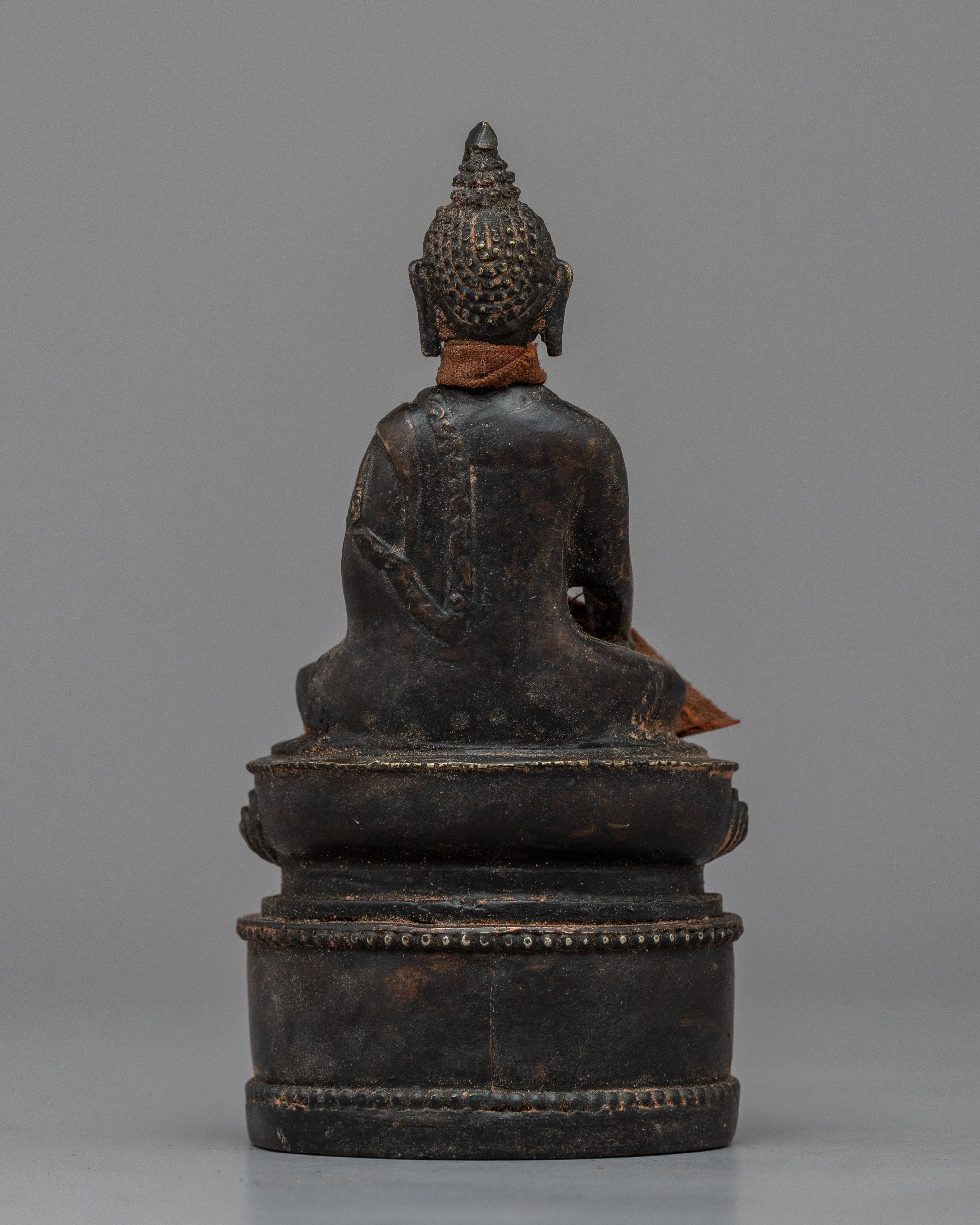 Buddha Shakyamuni Sculpture | Serene Art for Spiritual Reflection