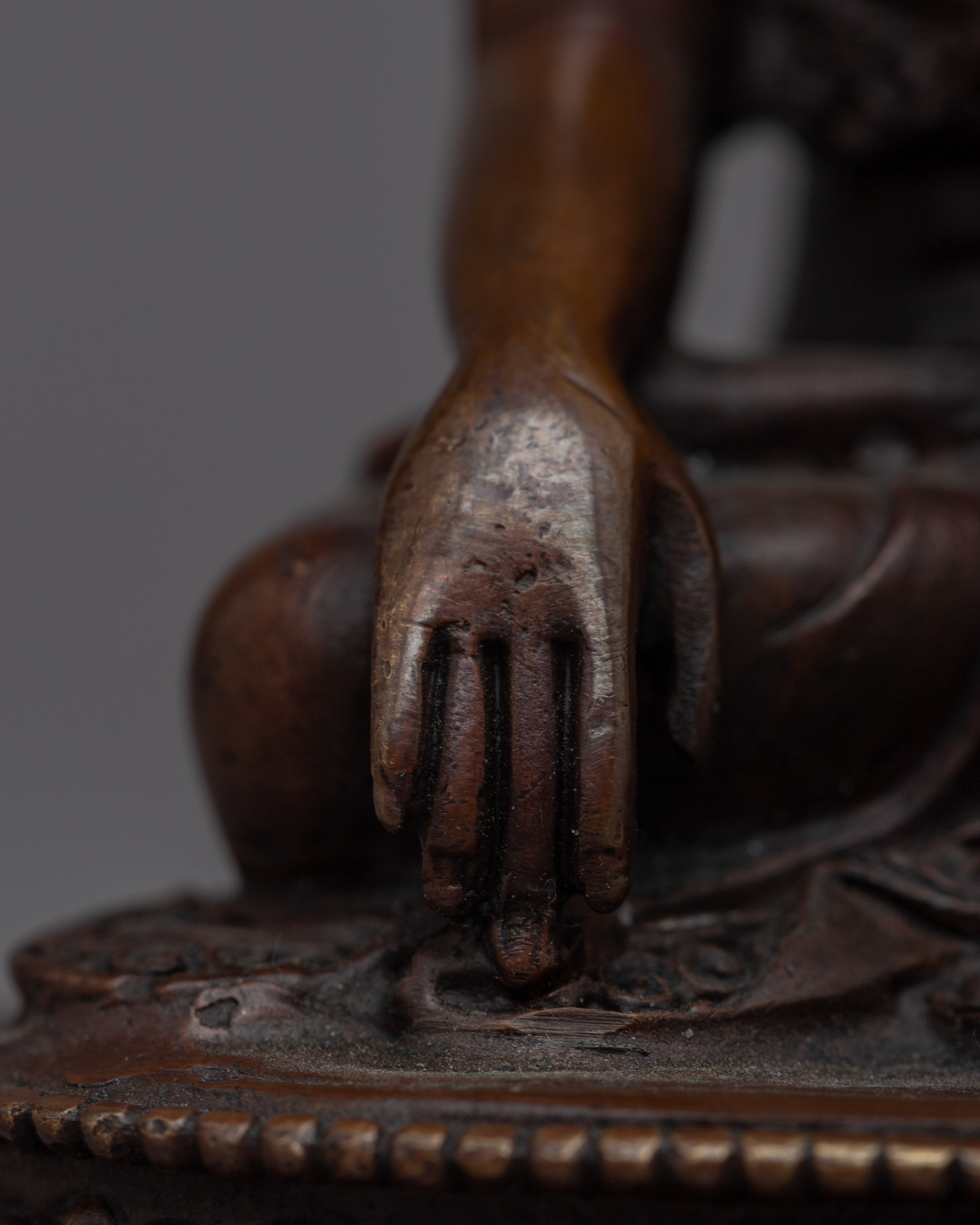Shakyamuni Buddha Statue Decor | Perfect Addition to Your Zen Collection for a Peaceful Ambiance