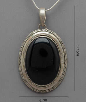 Onyx Locket | For the Refined Jewelry Enthusiast
