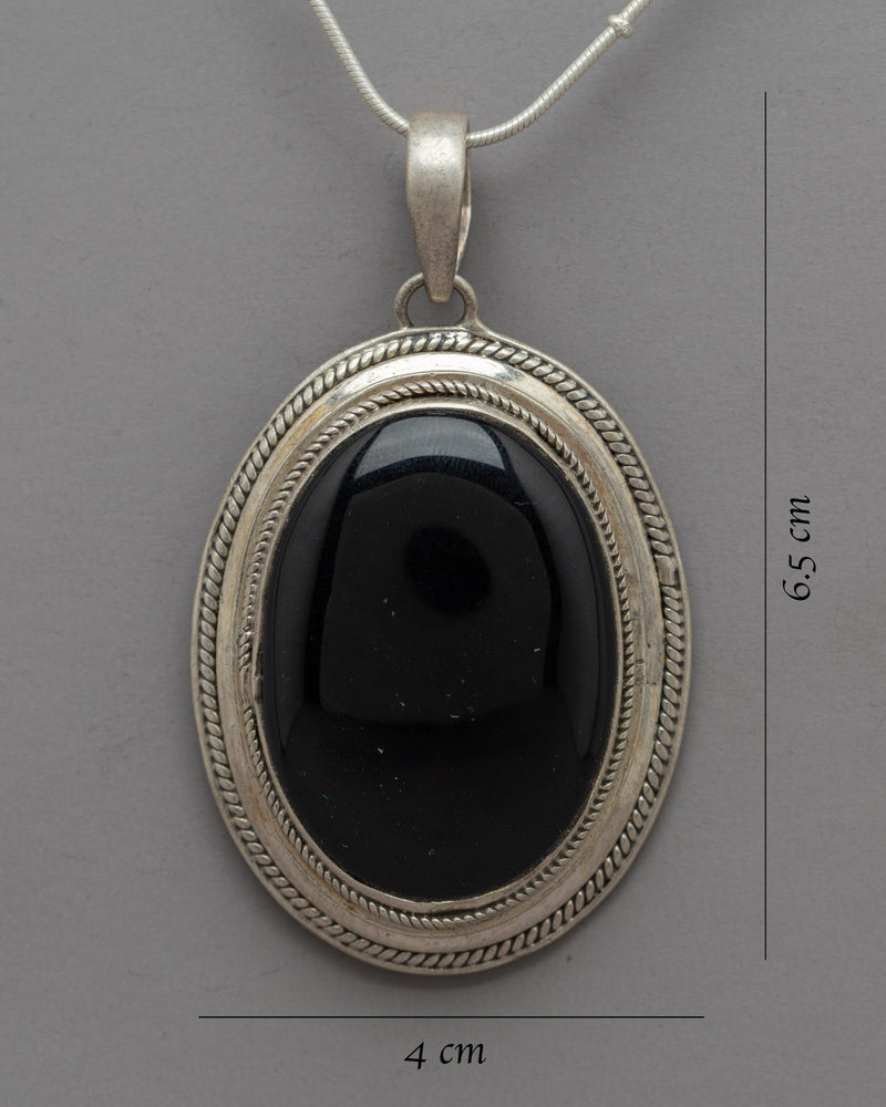 Onyx Locket | For the Refined Jewelry Enthusiast