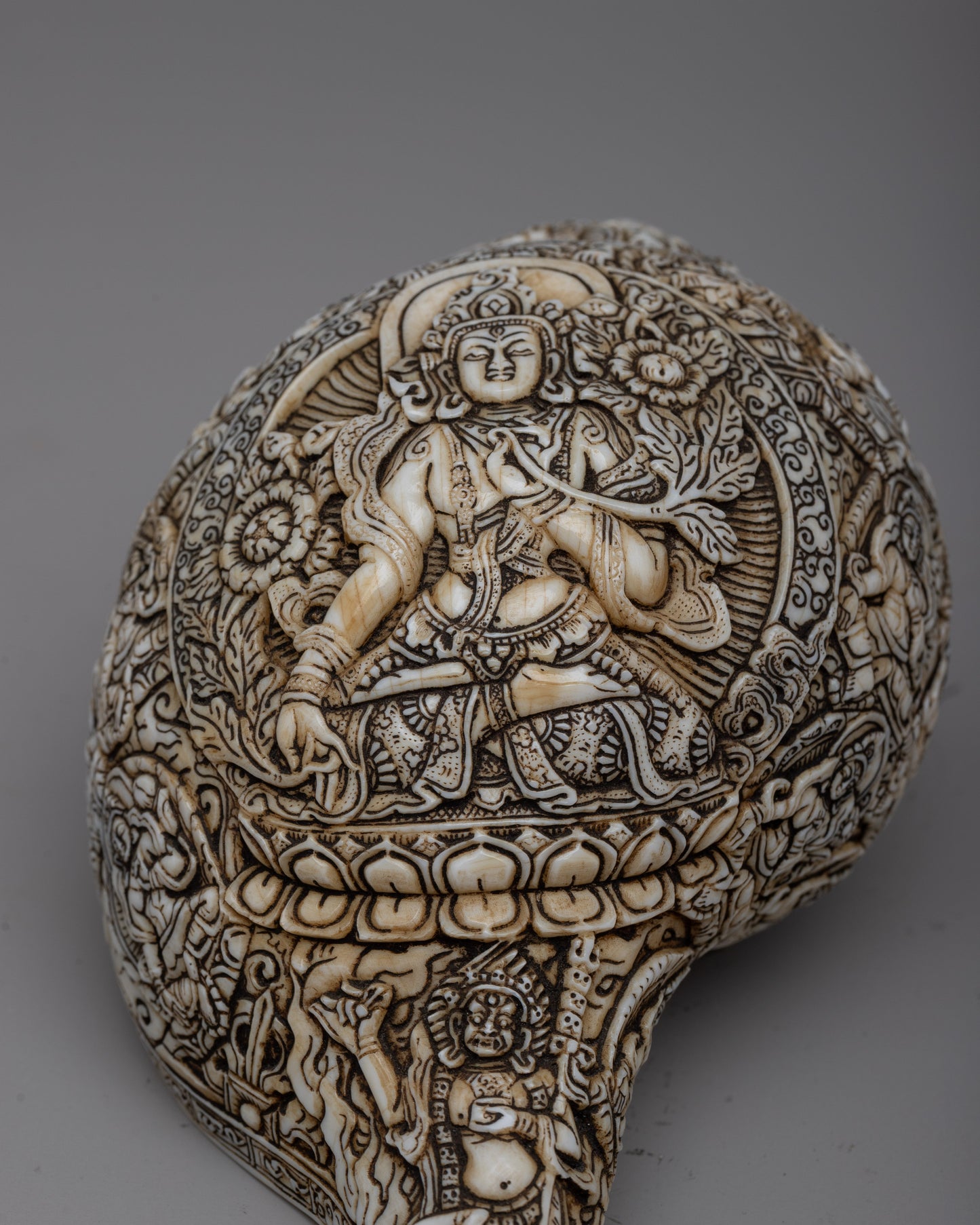 Deities Carved Buddhist Sankha | Unveiling Spiritual Mastery of Artistry