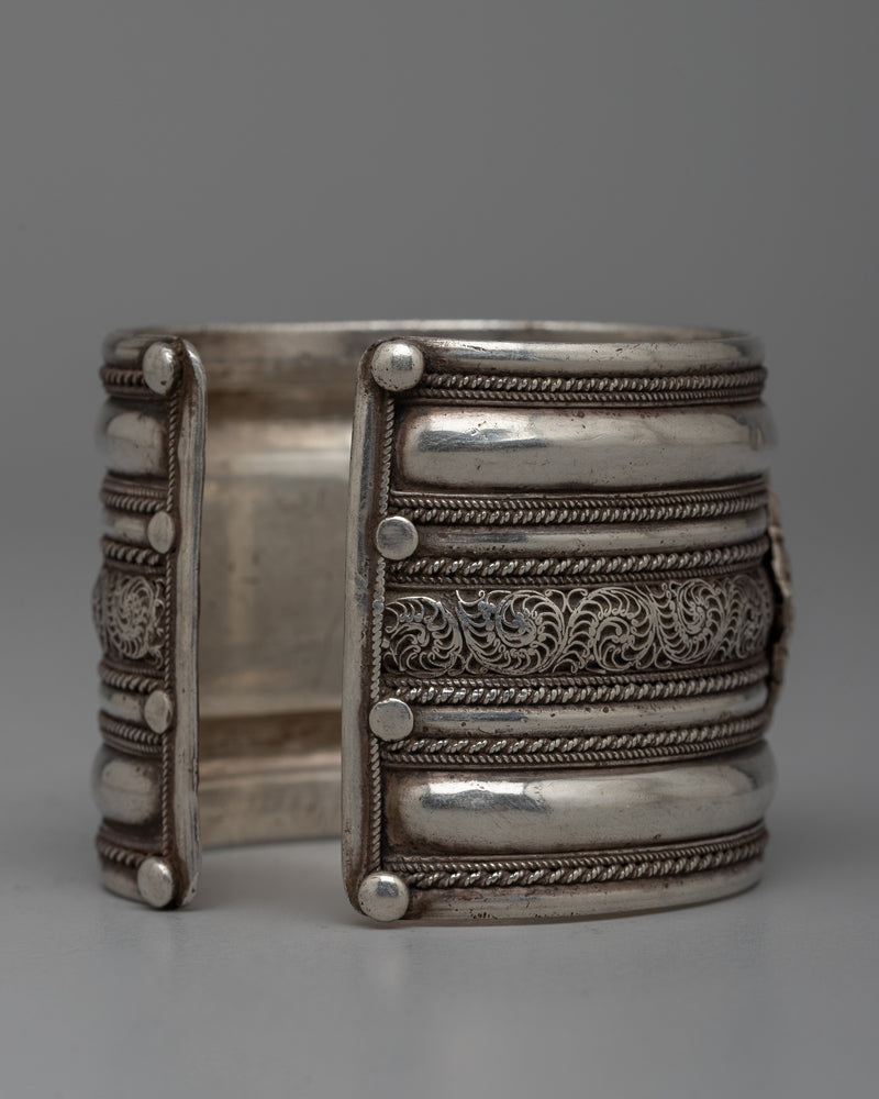 Tibetan Turuqoise Bracelet | Handmade Elegance for Everyday Wear
