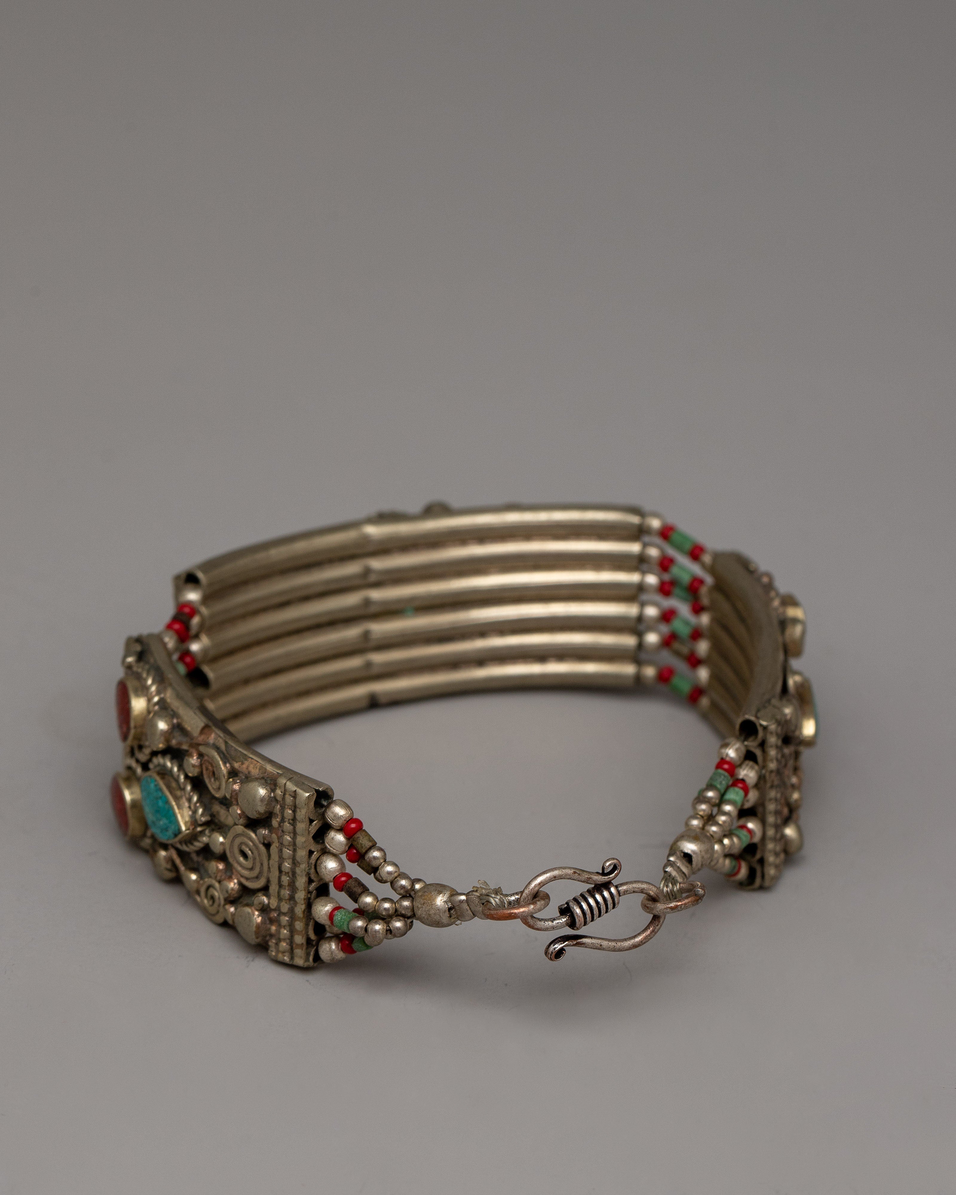 White Metal Bracelet | Stylish Accessory Infused with Sophistication and Versatility