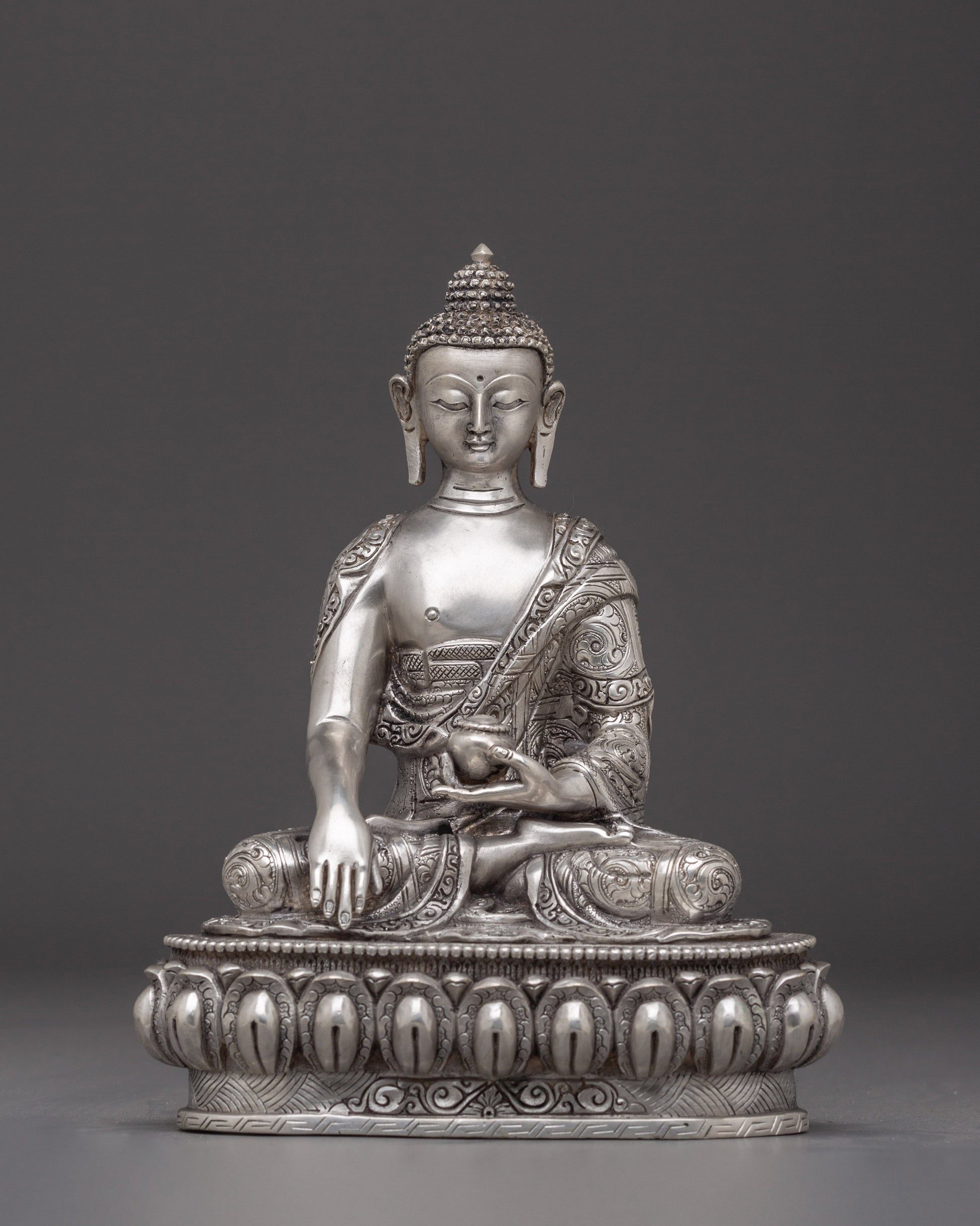 silver-shakyamuni-buddha