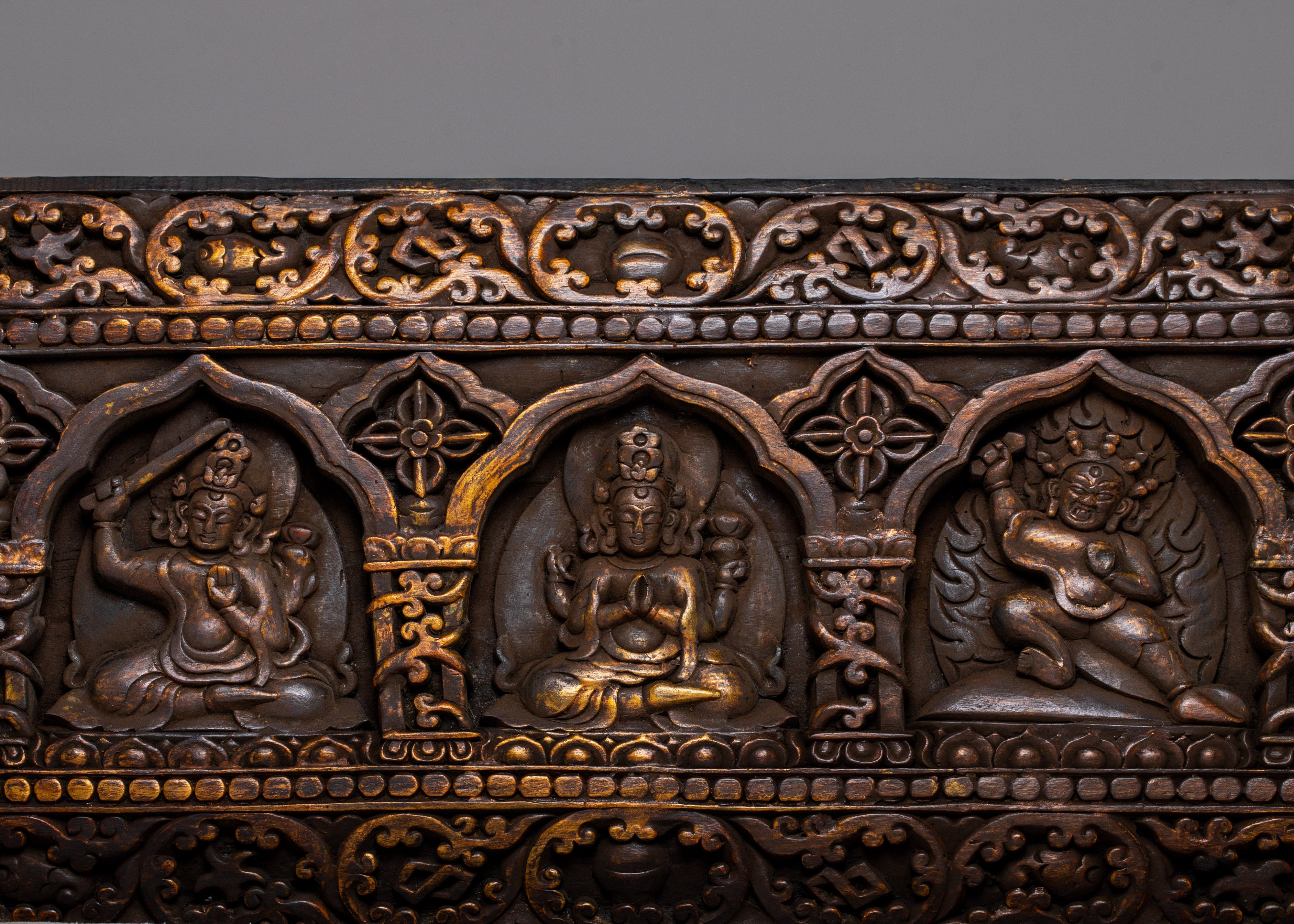 Wood Cover Book | Elevating Your Collection with Old-World Charm